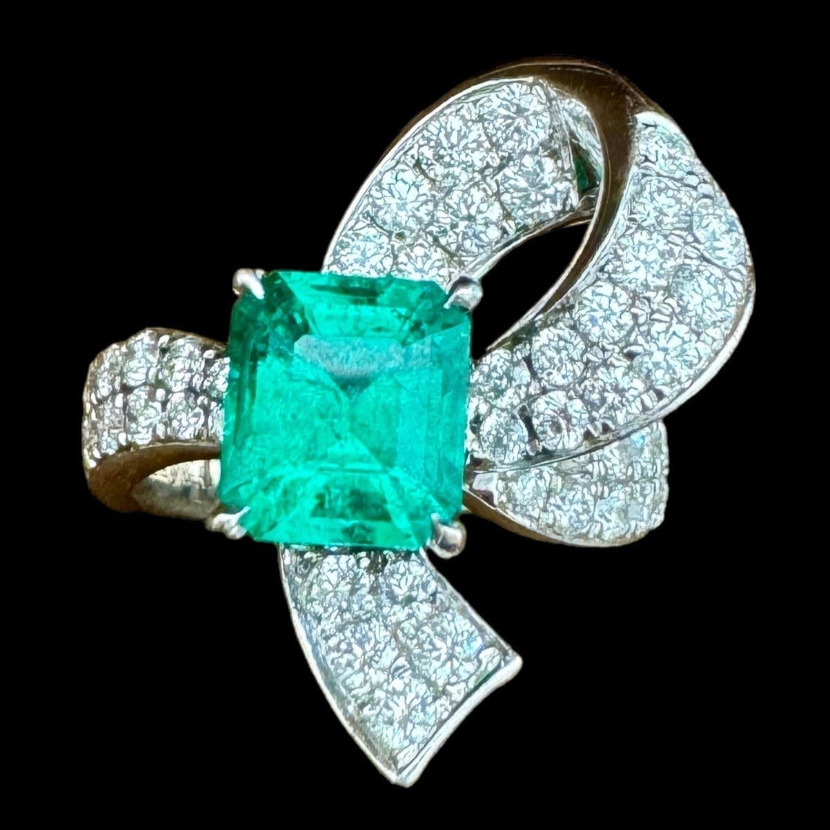 Luxury Promise Square Shaped Emerald & Diamond Ring set in 18K White Gold