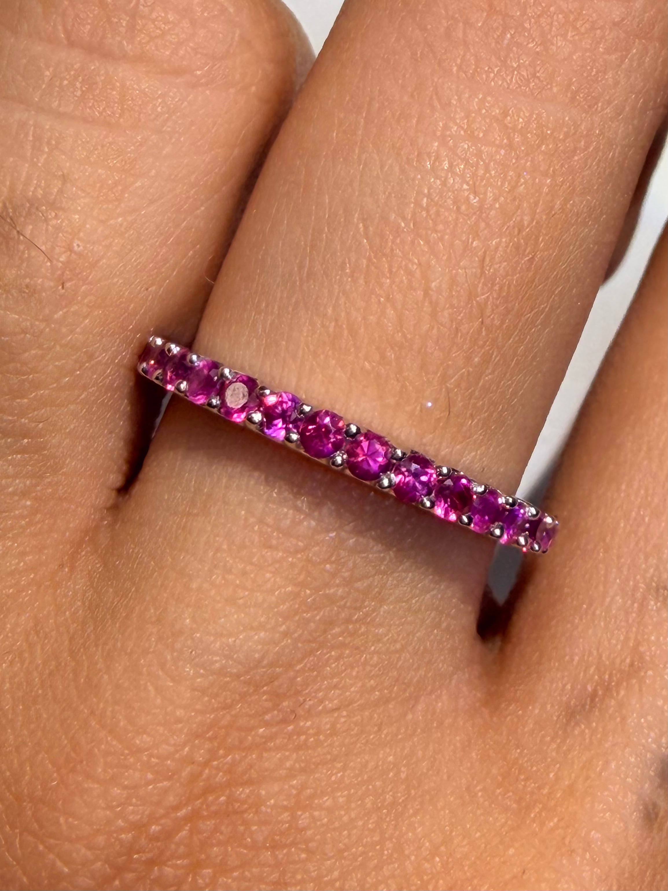 Luxury Promise Ruby Band in 18K / R0.60ct (7us) 2538 JJC0525