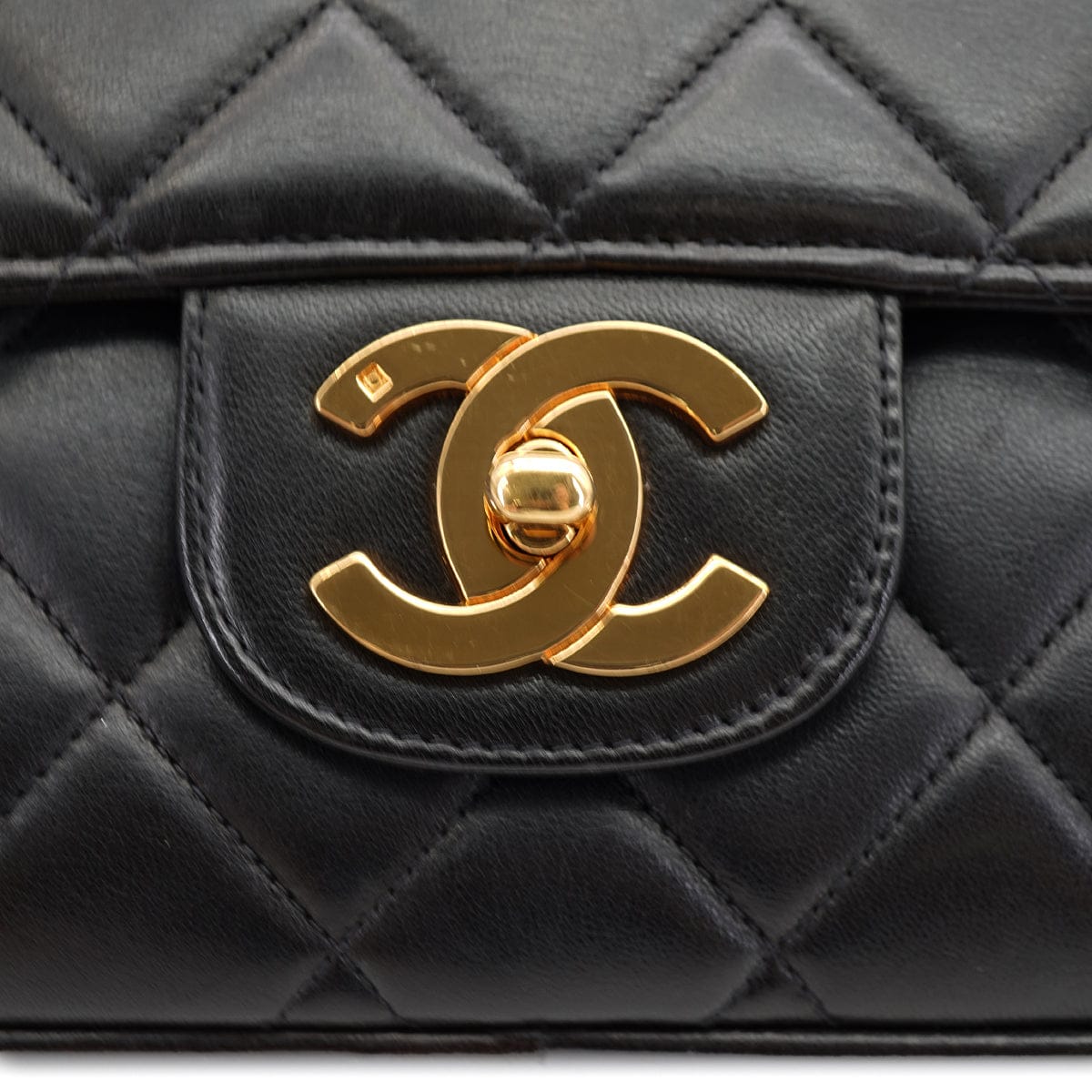 LUXURY PROMISE VINTAGE CHANEL CHAIN SHOULDER BAG BLACK LAMB SKIN GOLD HARDWARE 90335602