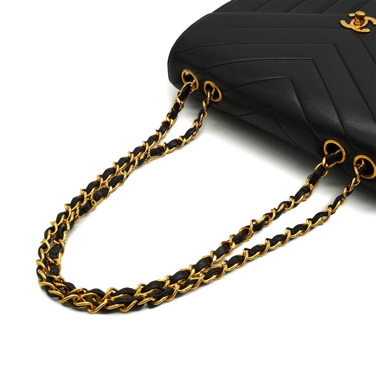 LUXURY PROMISE VINTAGE CHANEL CHEVRON V STITCH CHAIN SHOULDER BAG BLACK LAMB SKIN GOLD HARDWARE 90339645