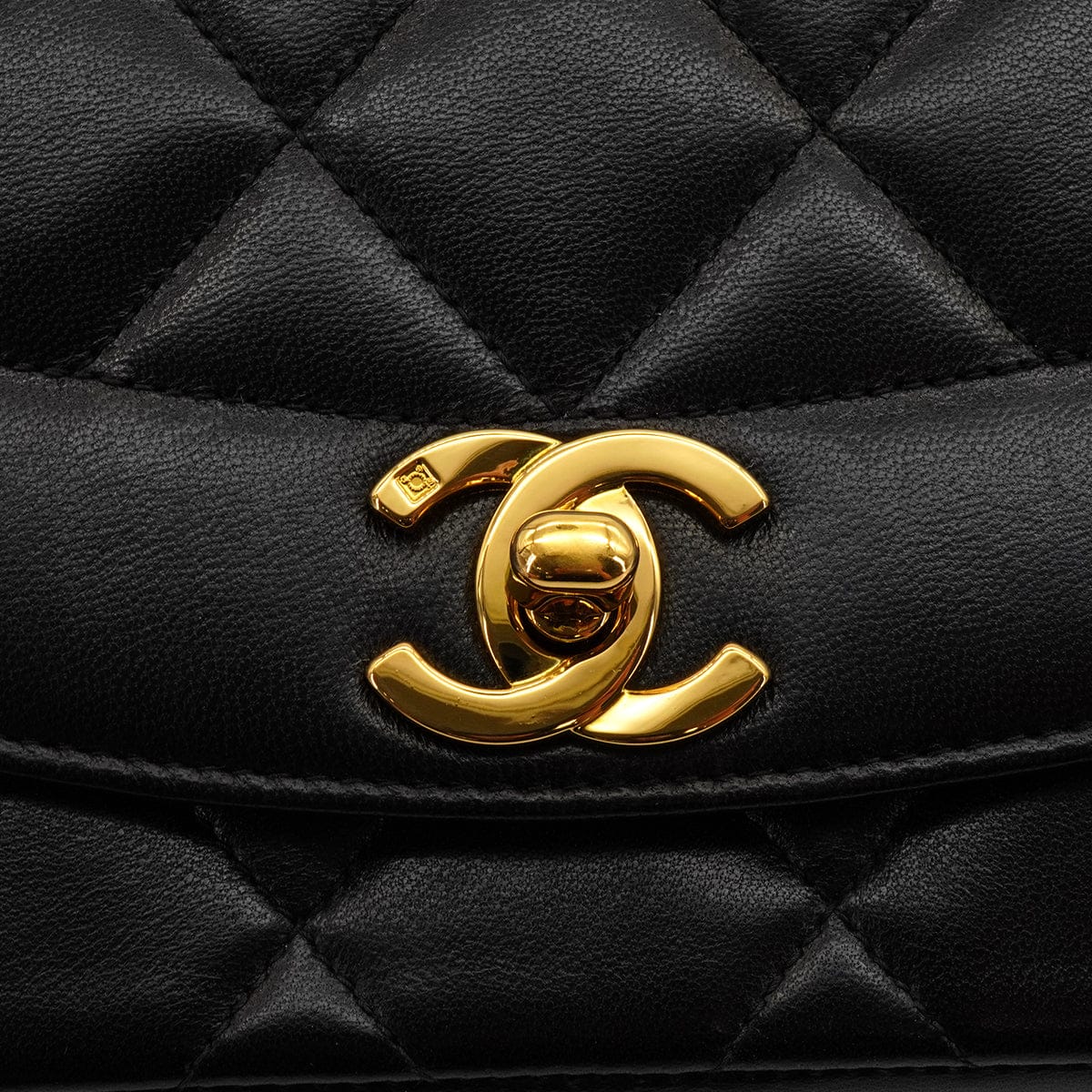 LUXURY PROMISE VINTAGE CHANEL DIANA SMALL CHAIN SHOULDER BAG BLACK LAMB SKIN GOLD HARDWARE 90341441