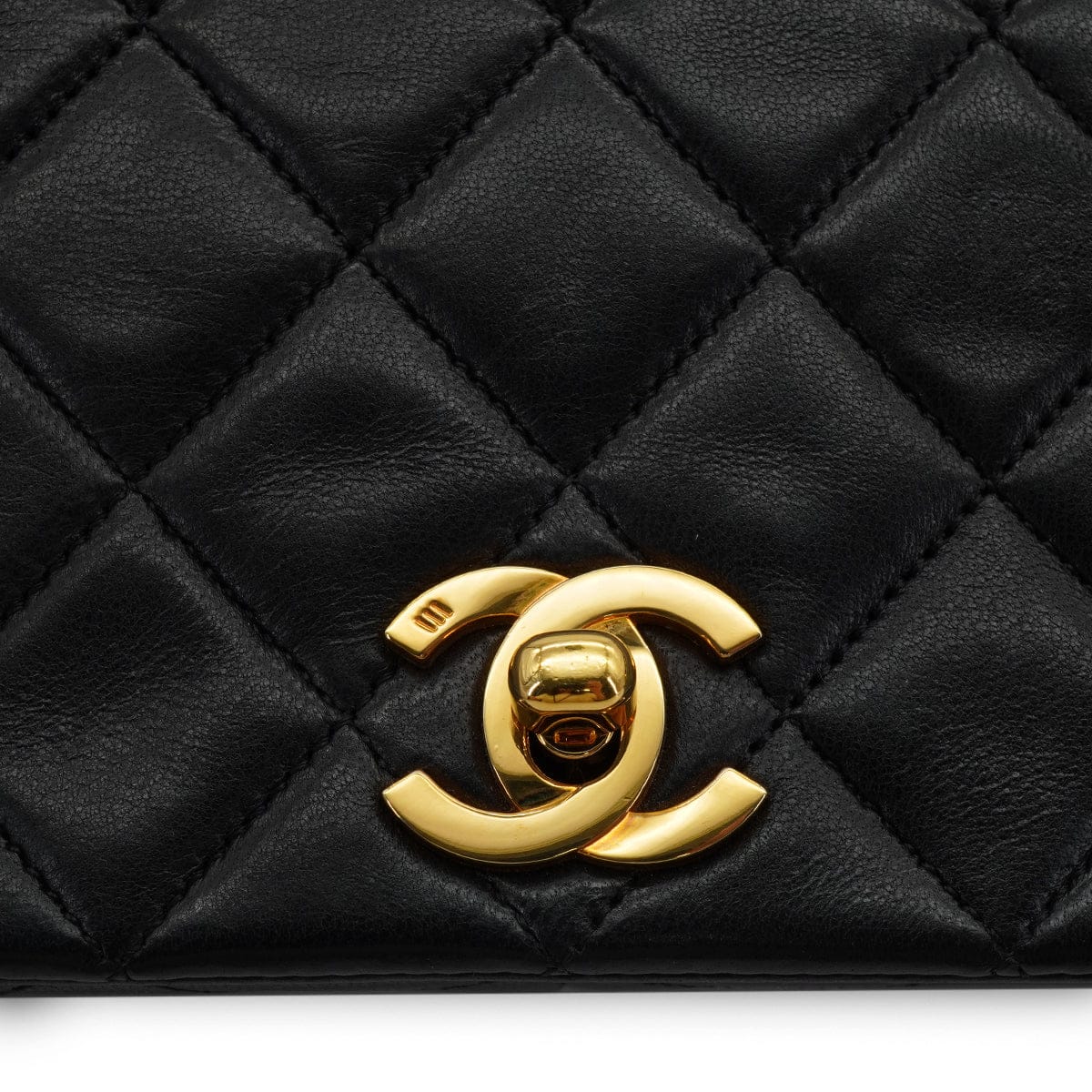 LUXURY PROMISE VINTAGE CHANEL FULL FLAP CHAIN SHUOLDER BAG BLACK LAMB SKIN GOLD HARDWARE 90335298