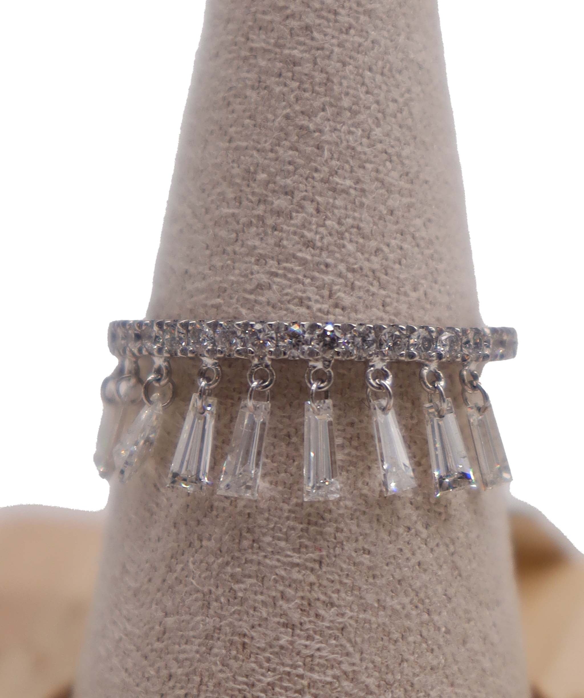 Luxury Promise WHITE BAGUETTE SMALL DIAMONDS R3420