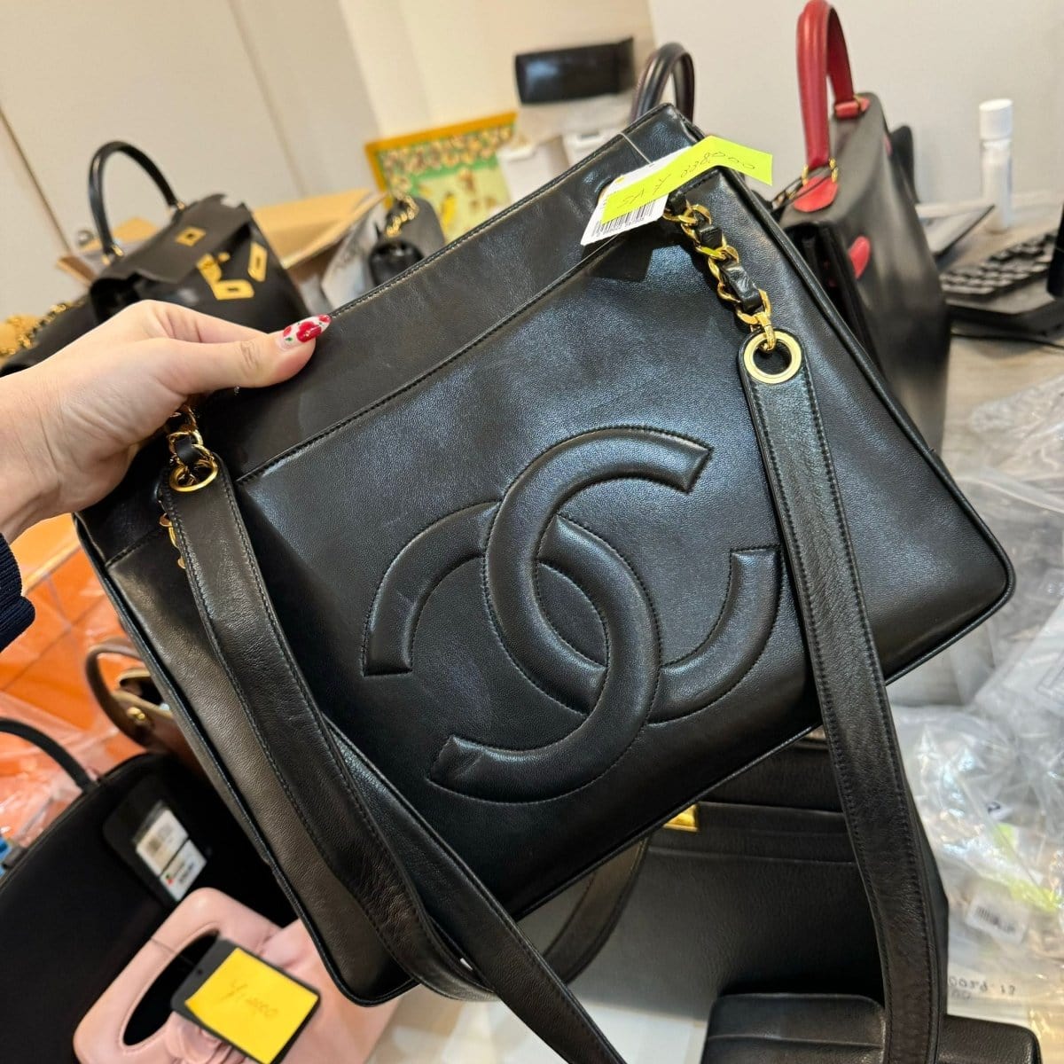 Auction chanel cc tote 90225679