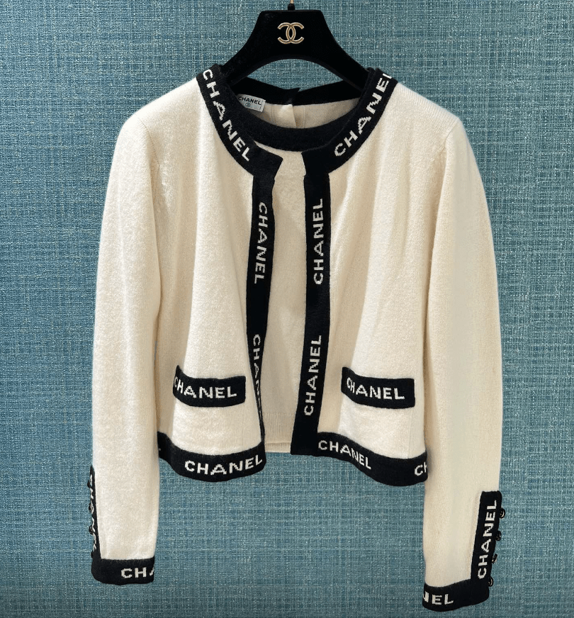 LuxuryPromise CHANEL ultra rare cardigan set white FT00265