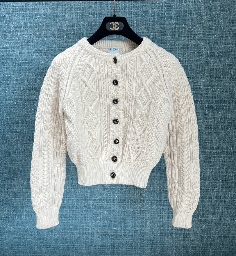 LuxuryPromise CHANELcream cardigan black gold cc buttons FT00184