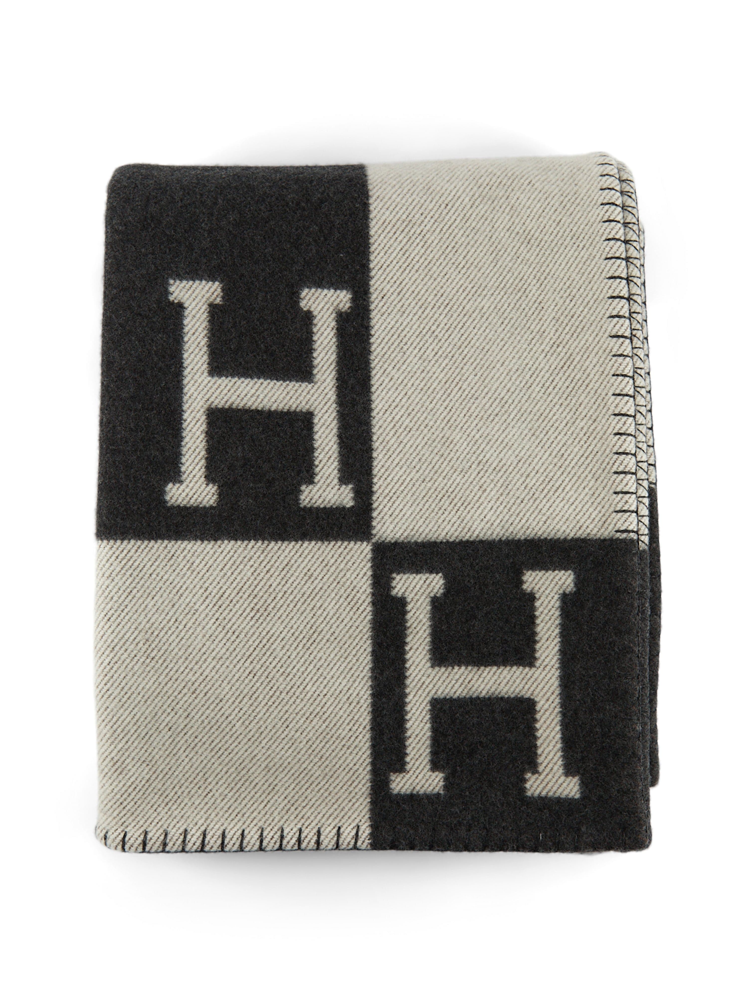 LuxuryVault HERMÈS AVALON THROW BLANKET Écru & Gris Fonce