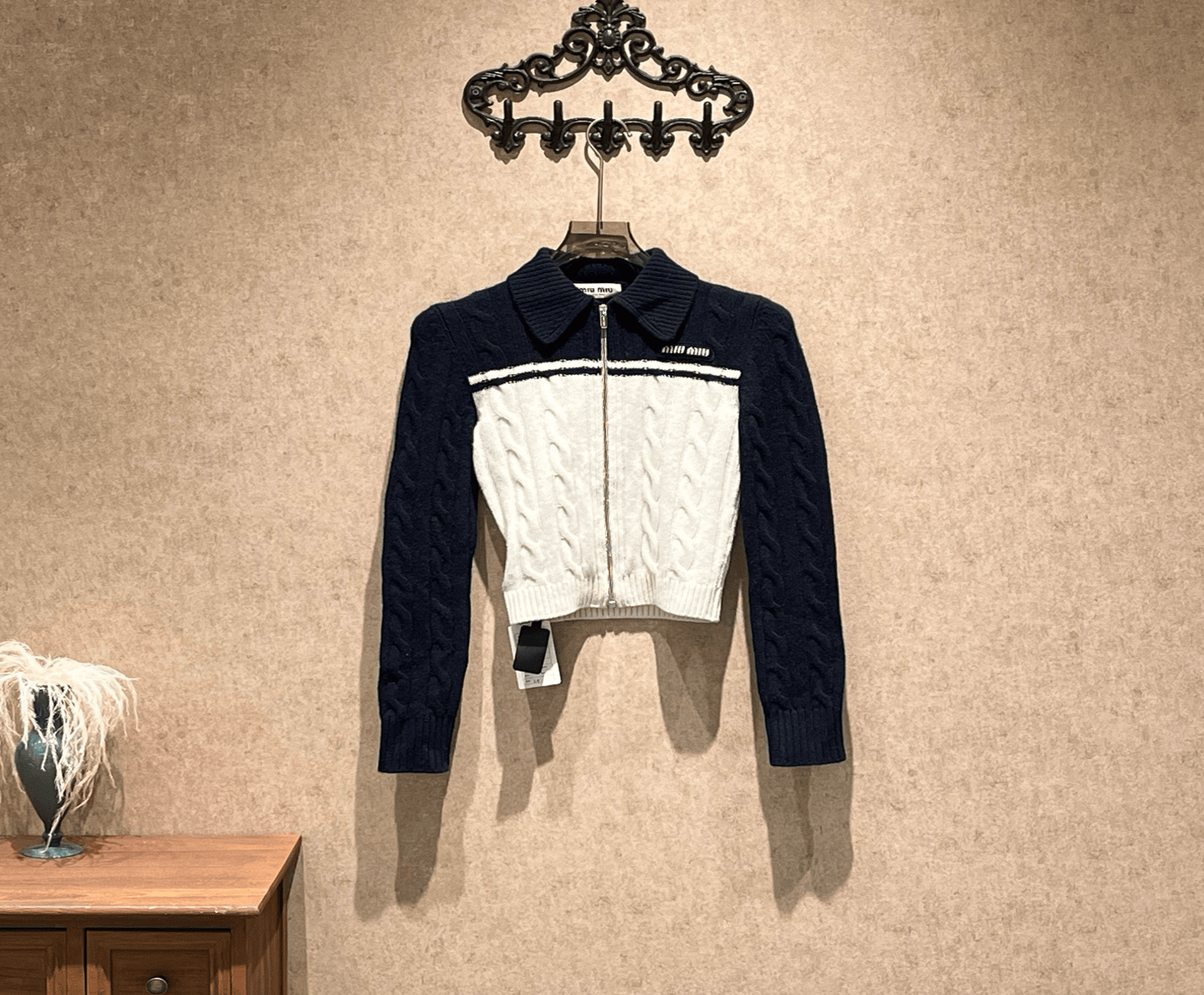 Miu Miu Miu Miu color-blocked logo wool knit cardigan / Size 38 / 99% new / 41009 SGC41009