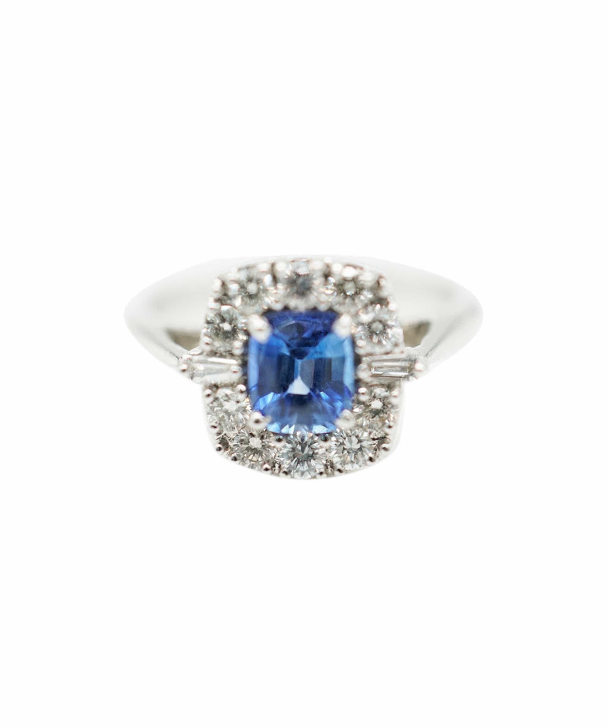 N/A Sapphire (0.95ct) and diamond (apx 0.45ct total) cluster ring 18K WG AHC1191