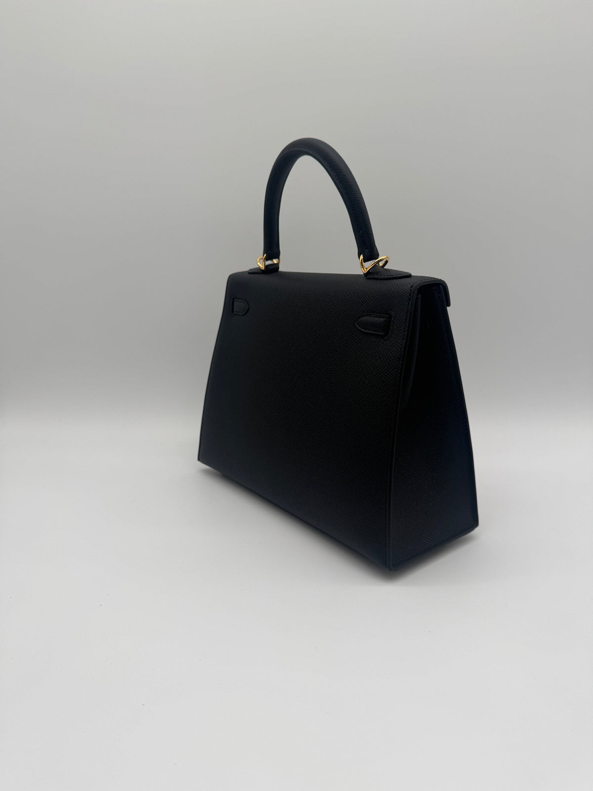 Prime Concierge Hermès Kelly 25 Black Epsom Gold Hardware