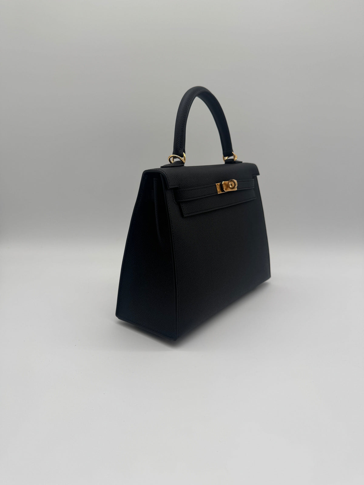Prime Concierge Hermès Kelly 25 Black Epsom Gold Hardware