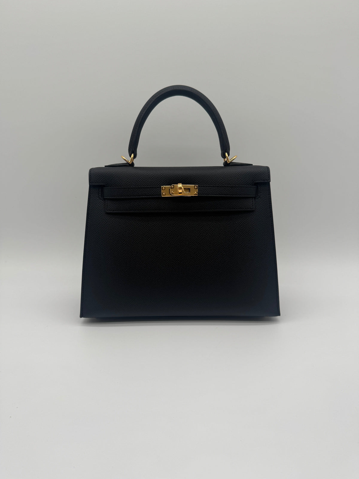 Prime Concierge Hermès Kelly 25 Black Epsom Gold Hardware