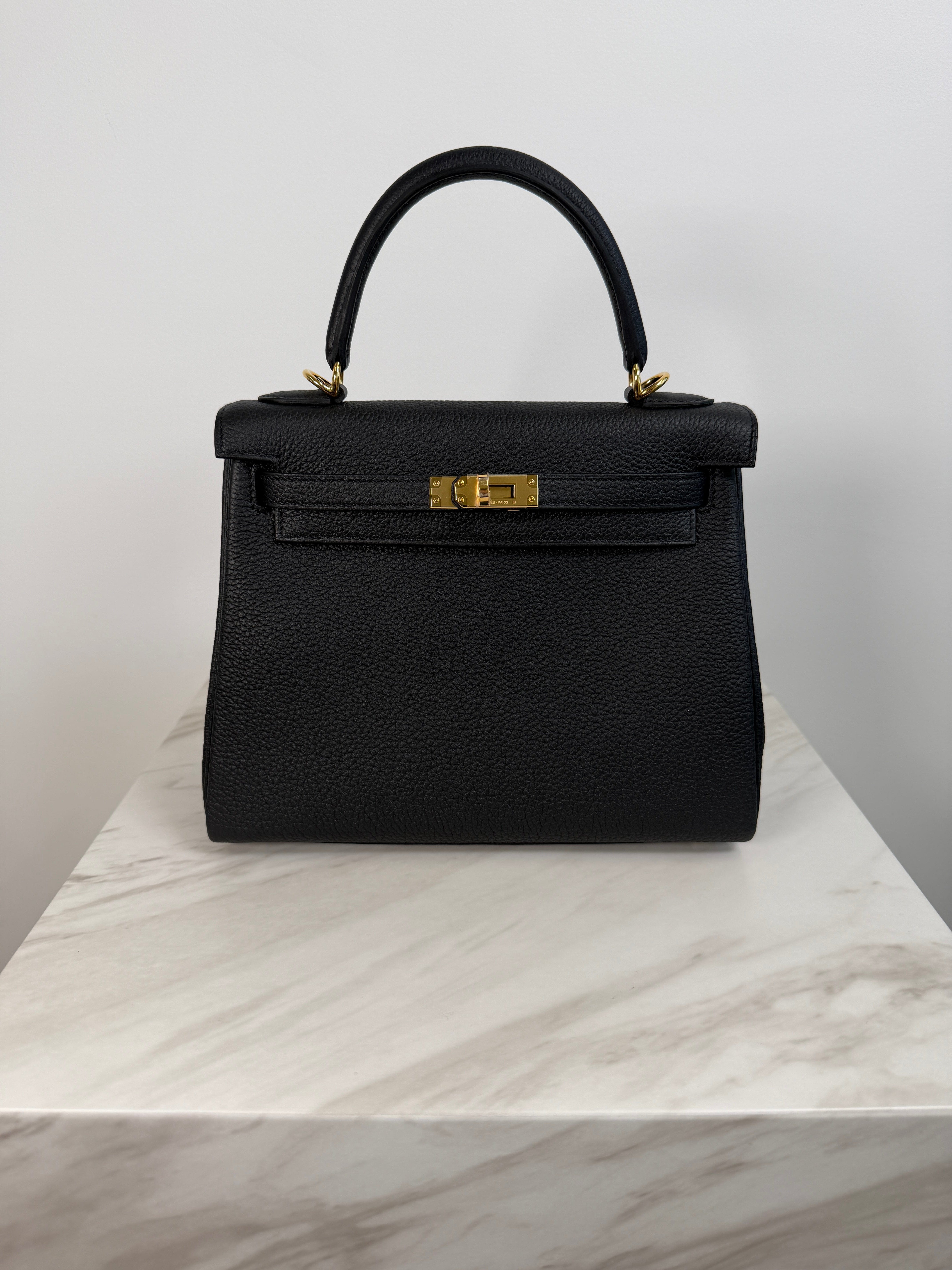 Prime Concierge Hermès Kelly 25 Black Togo Gold Hardware