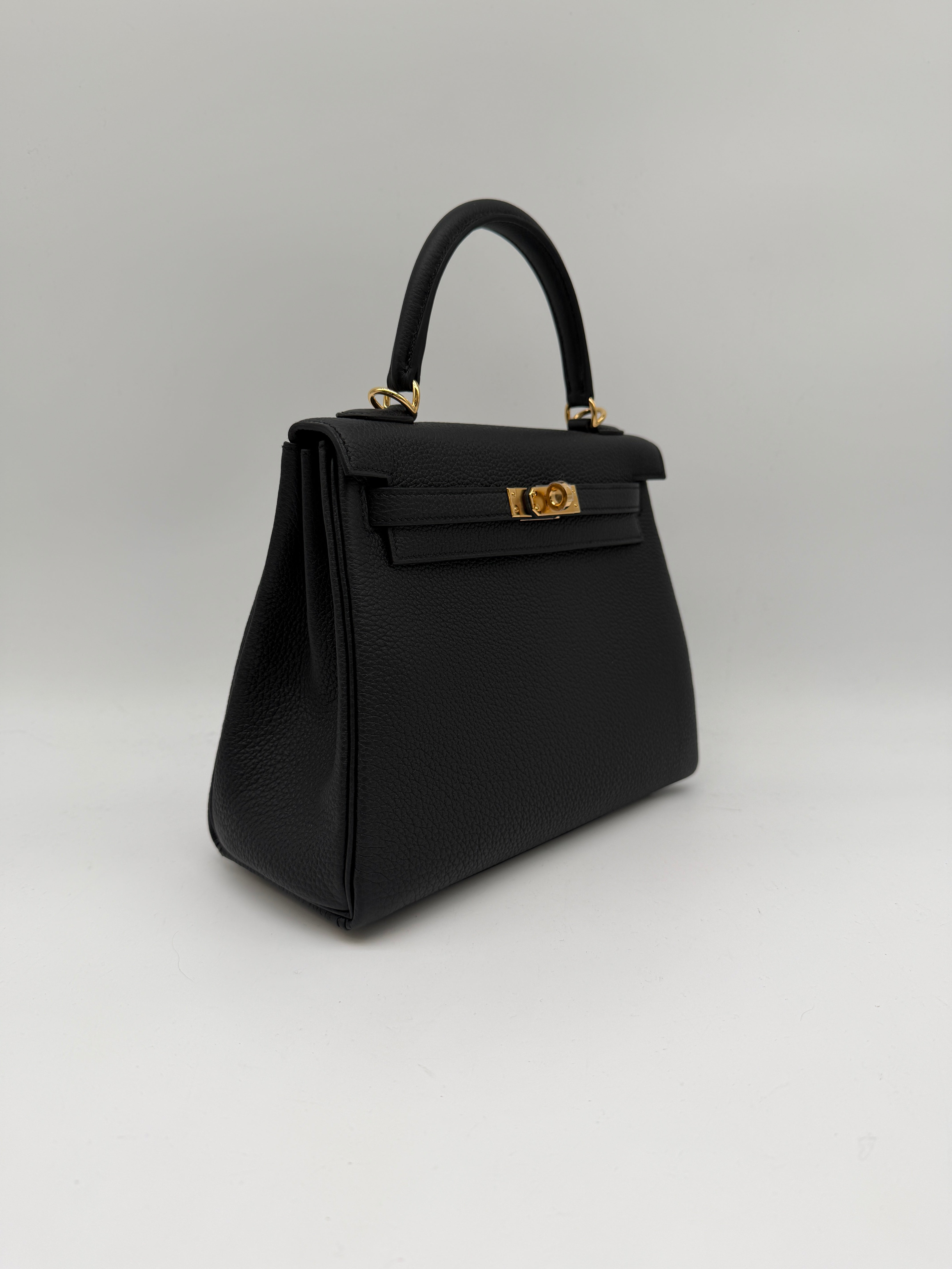 Prime Concierge Hermès Kelly 25 Black Togo Gold Hardware