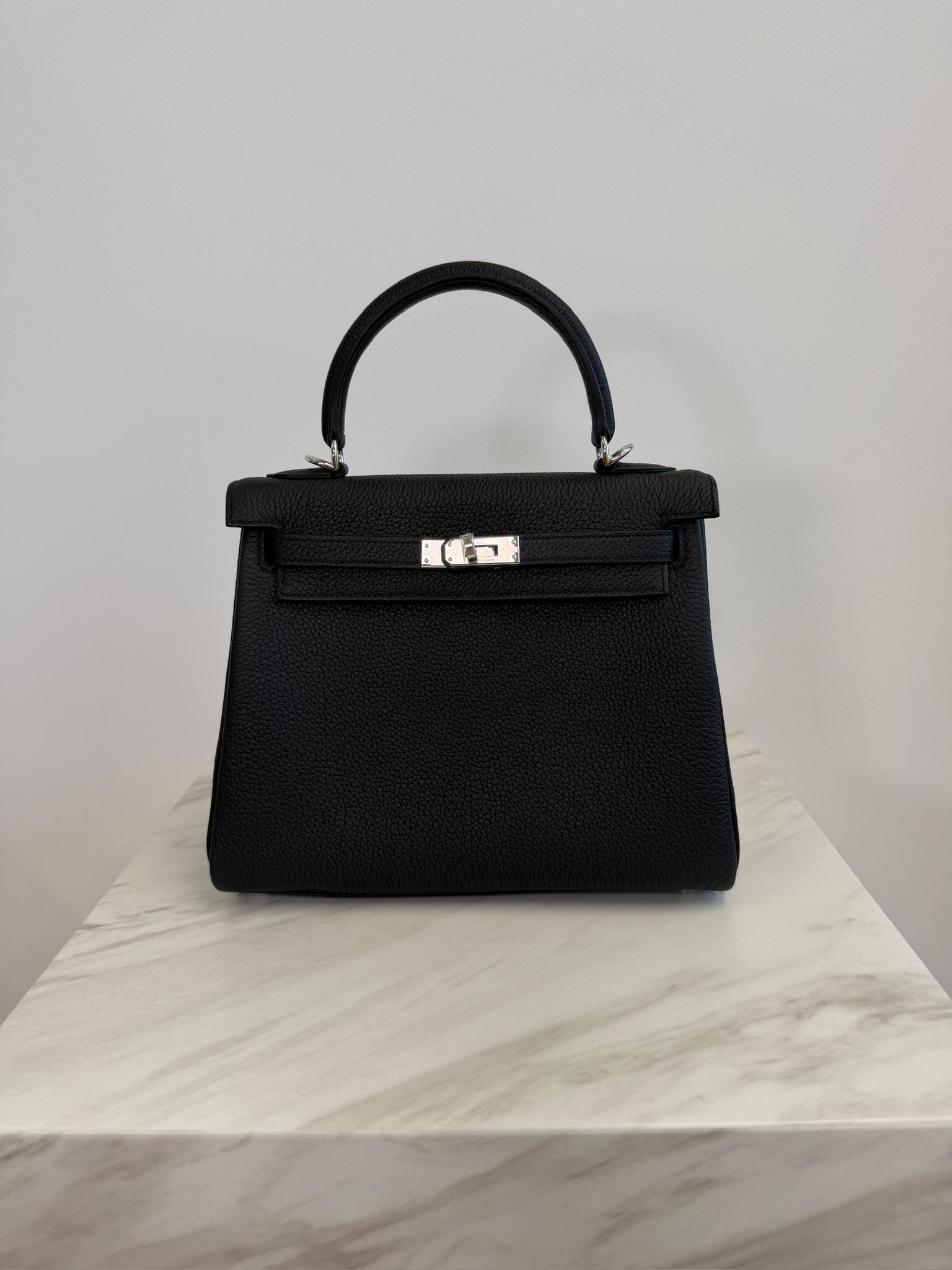 Prime Concierge Hermès Kelly 25 Black Togo Palladium Hardware