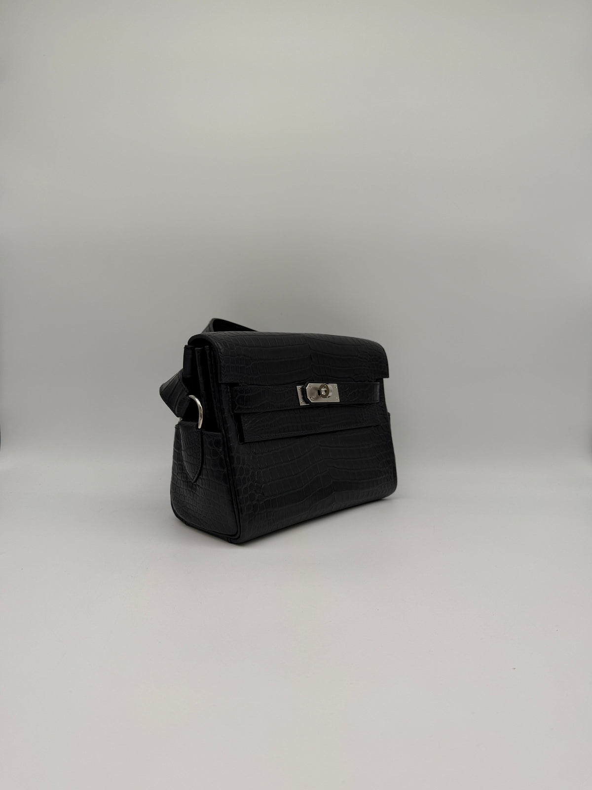 Hermès Kelly Messenger PM Black Matte Porosus Palladium Hardware