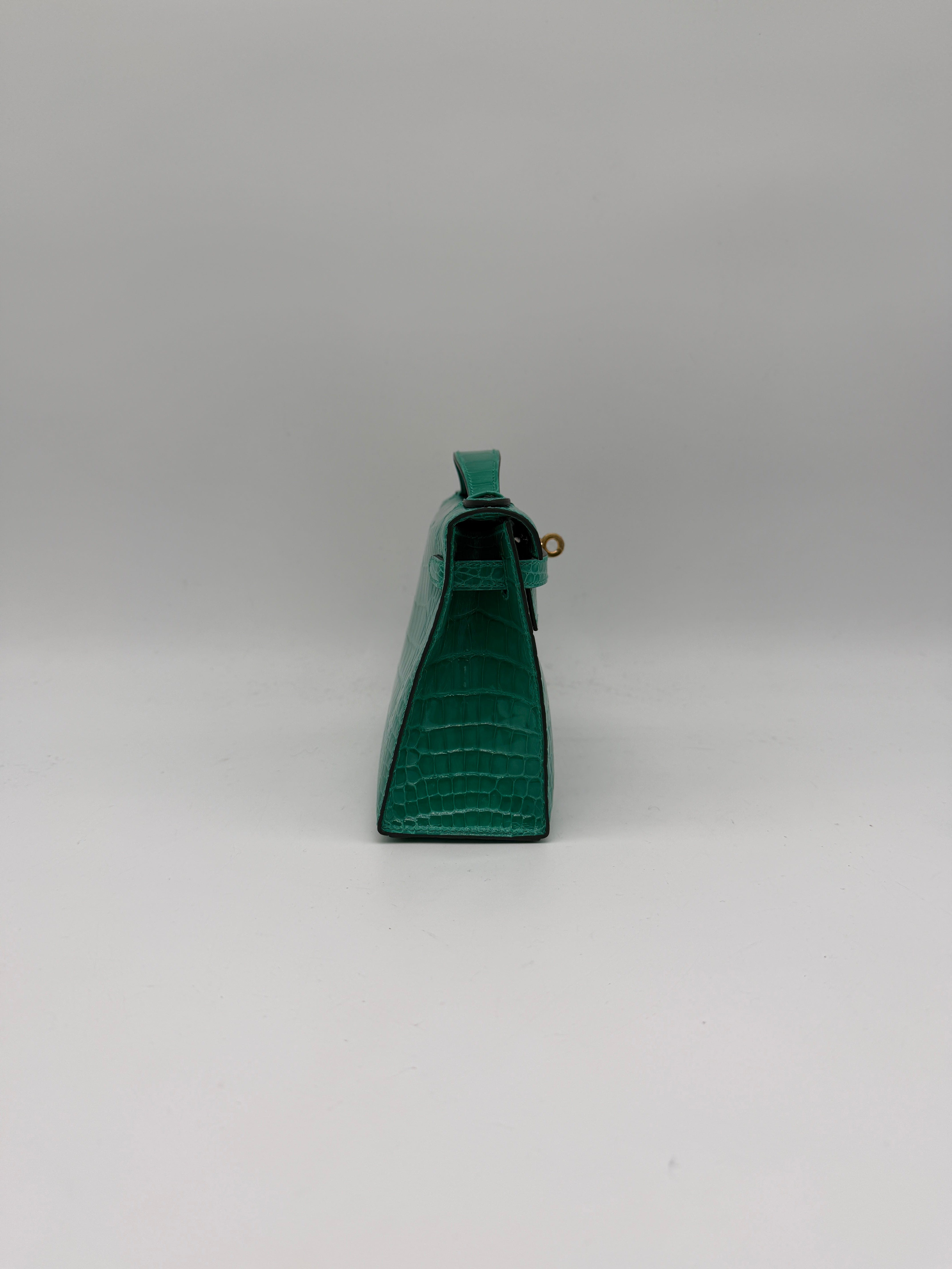 Prime Concierge Hermès Kelly Pochette Vert Jade Shiny Alligator Gold Hardware