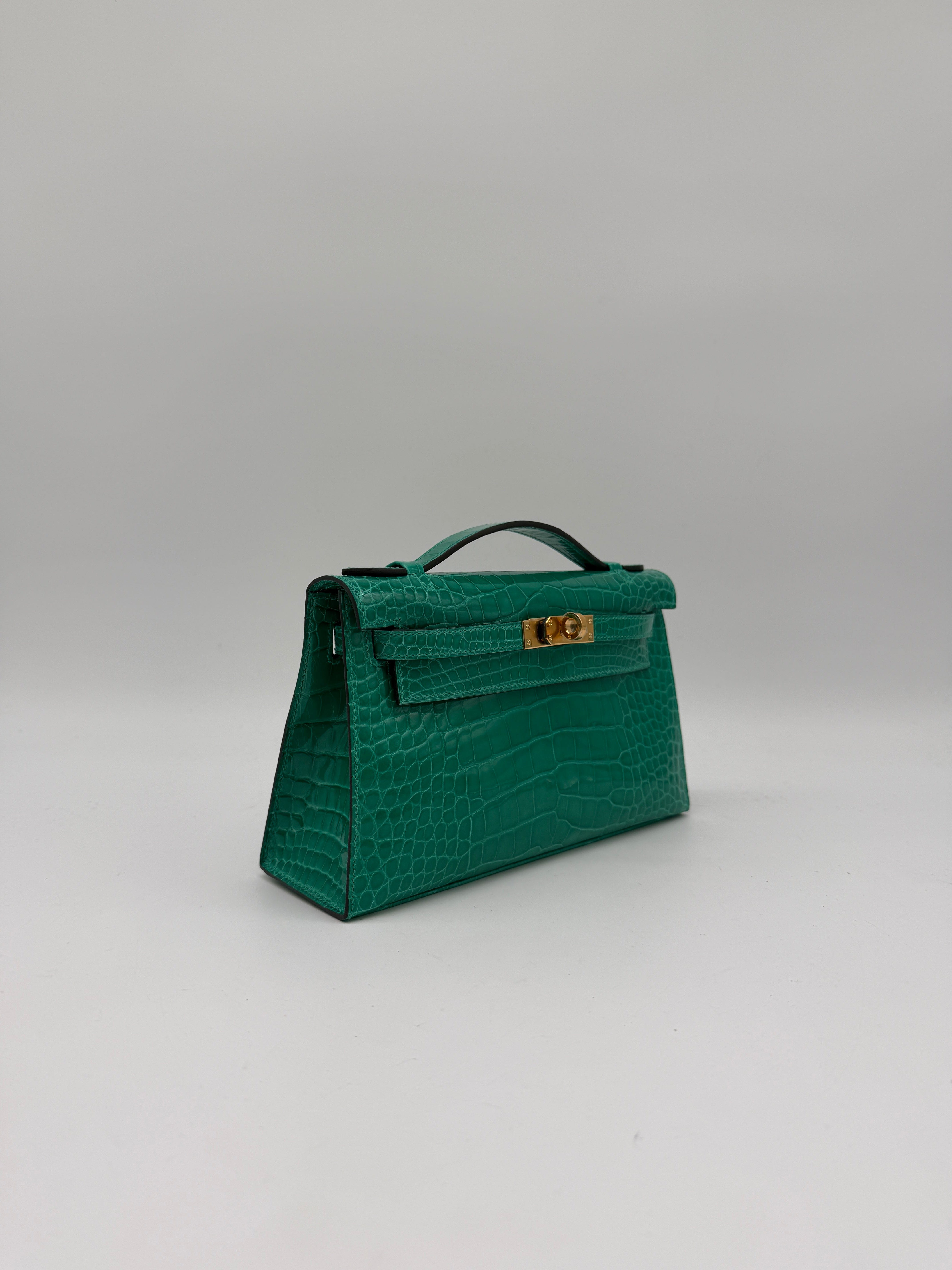 Prime Concierge Hermès Kelly Pochette Vert Jade Shiny Alligator Gold Hardware