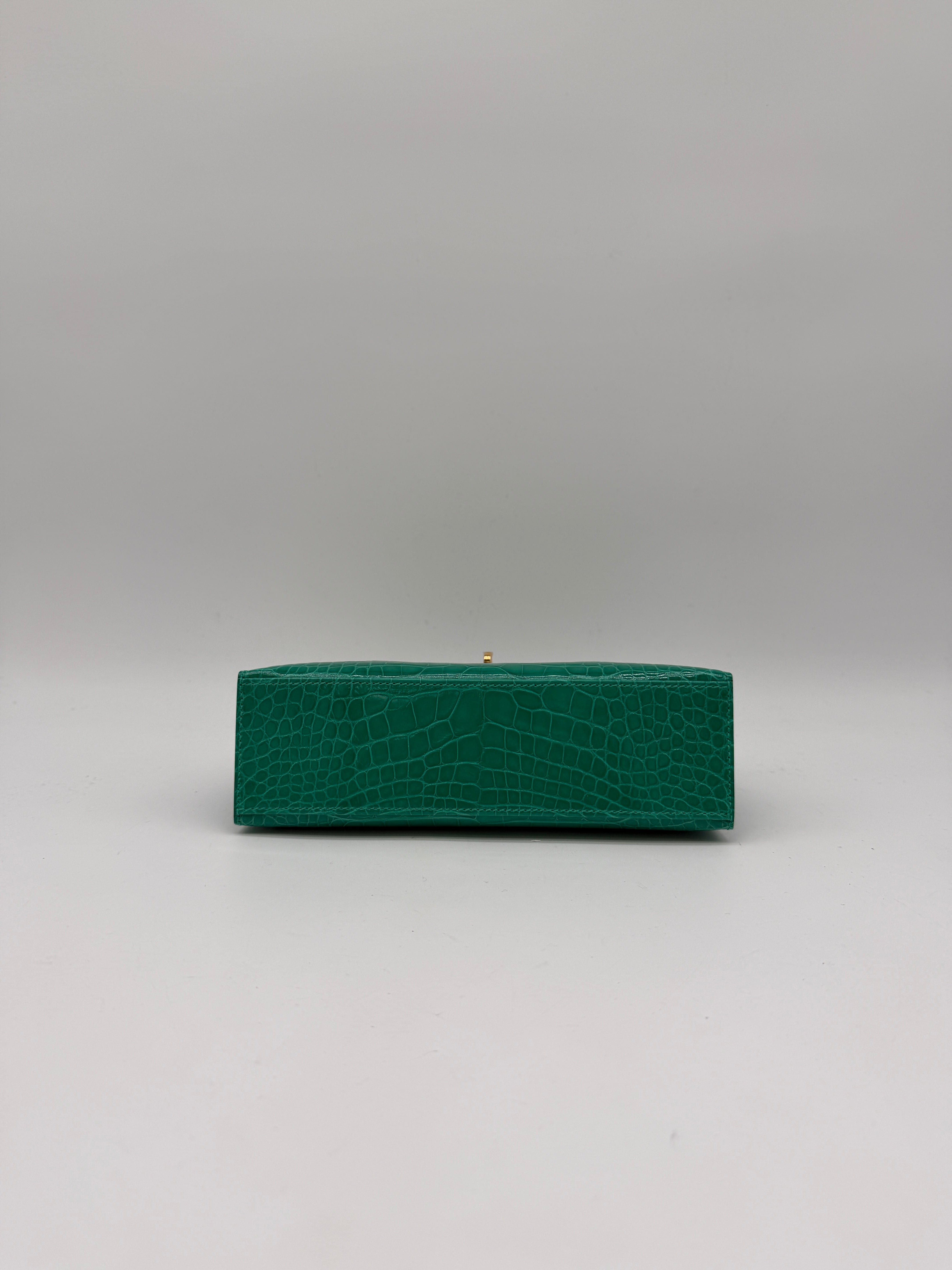 Prime Concierge Hermès Kelly Pochette Vert Jade Shiny Alligator Gold Hardware