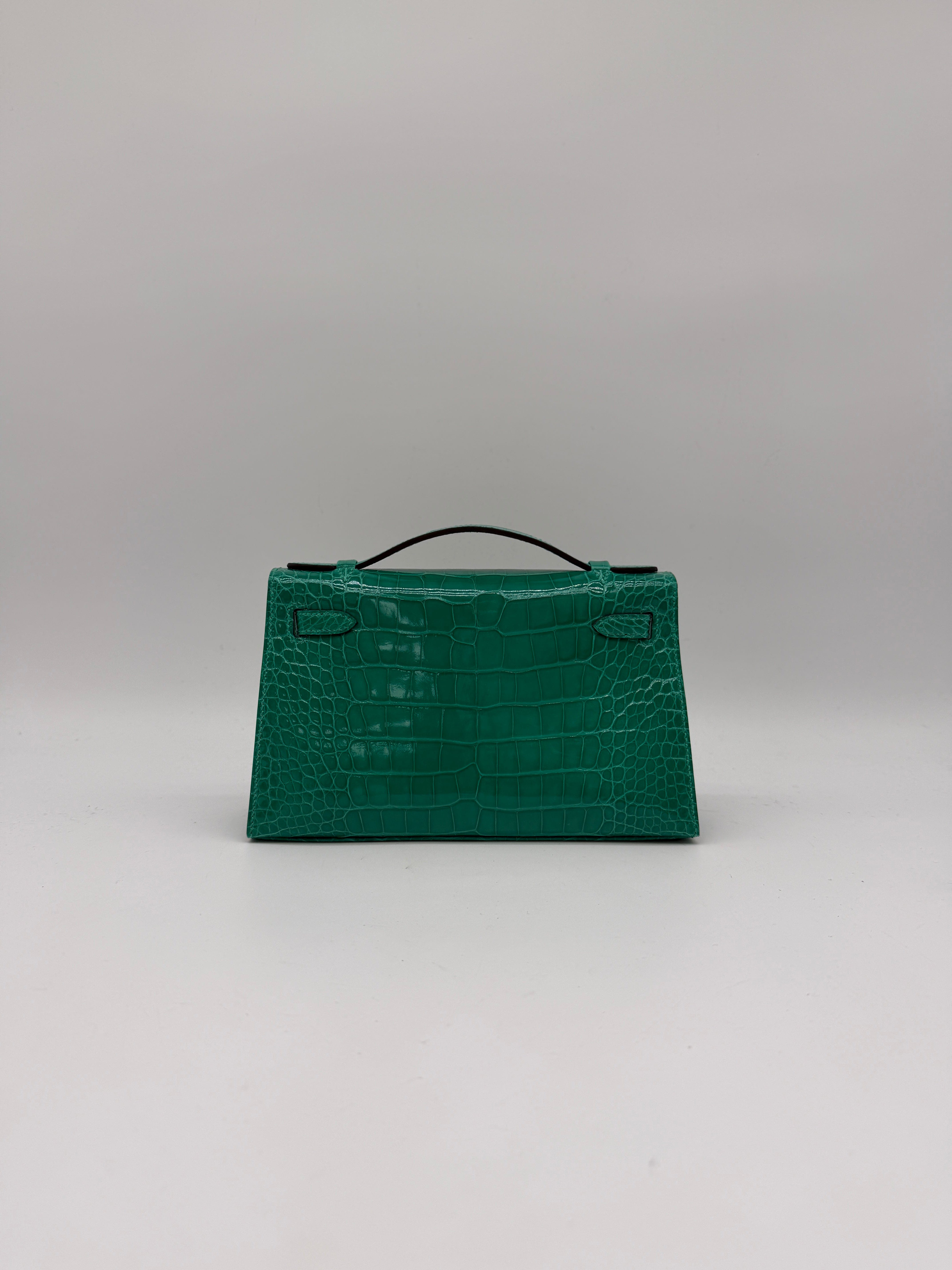 Prime Concierge Hermès Kelly Pochette Vert Jade Shiny Alligator Gold Hardware