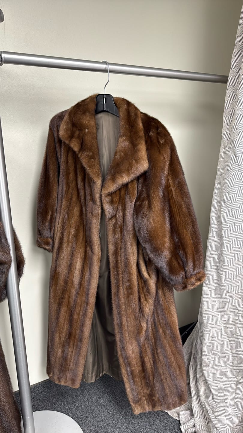 NATURAL MAHOGANY MINK COAT Brown