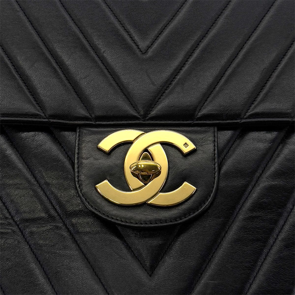 PURPOSE CHANEL VINTAGE CHEVRON CHAIN SHOULDER BAG BLACK LAMB SKIN 90286581