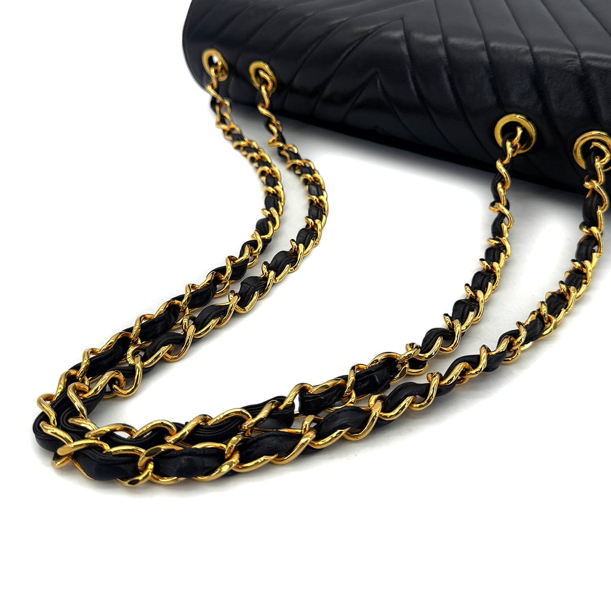 PURPOSE CHANEL VINTAGE CHEVRON CHAIN SHOULDER BAG BLACK LAMB SKIN 90286581