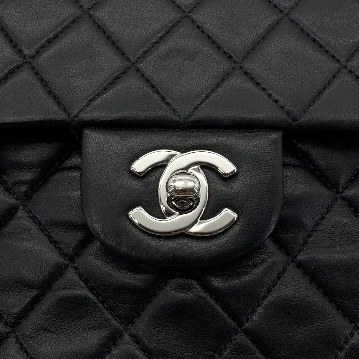 PURPOSE CHANEL VINTAGE CLASSIC FLAP SMALL CHAIN SHOULDER BAG BLACK LAMB SKIN 90288002