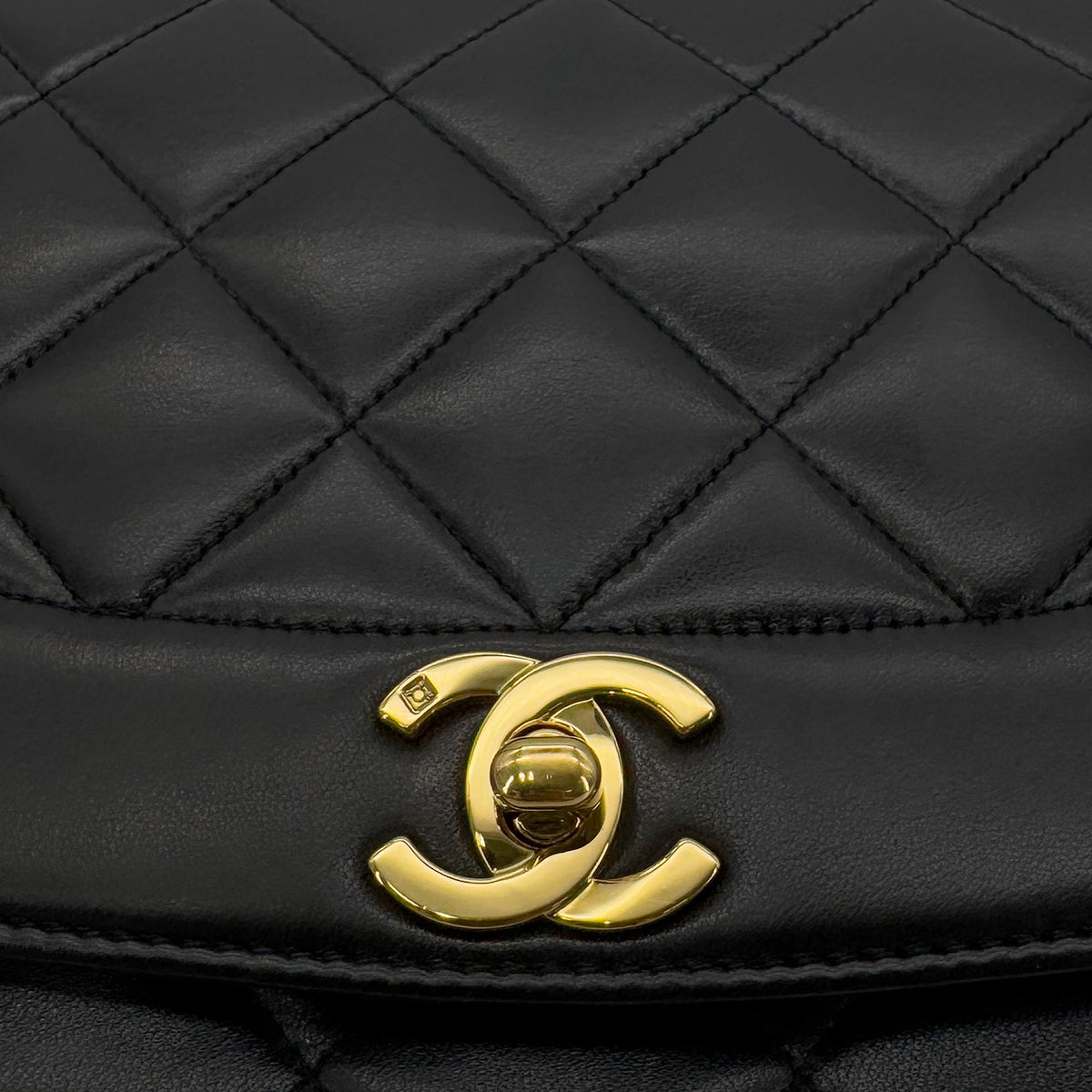 PURPOSE CHANEL VINTAGE DIANA MEDIUM CHAIN SHOULDER BAG BLACK LAMB SKIN 90287213