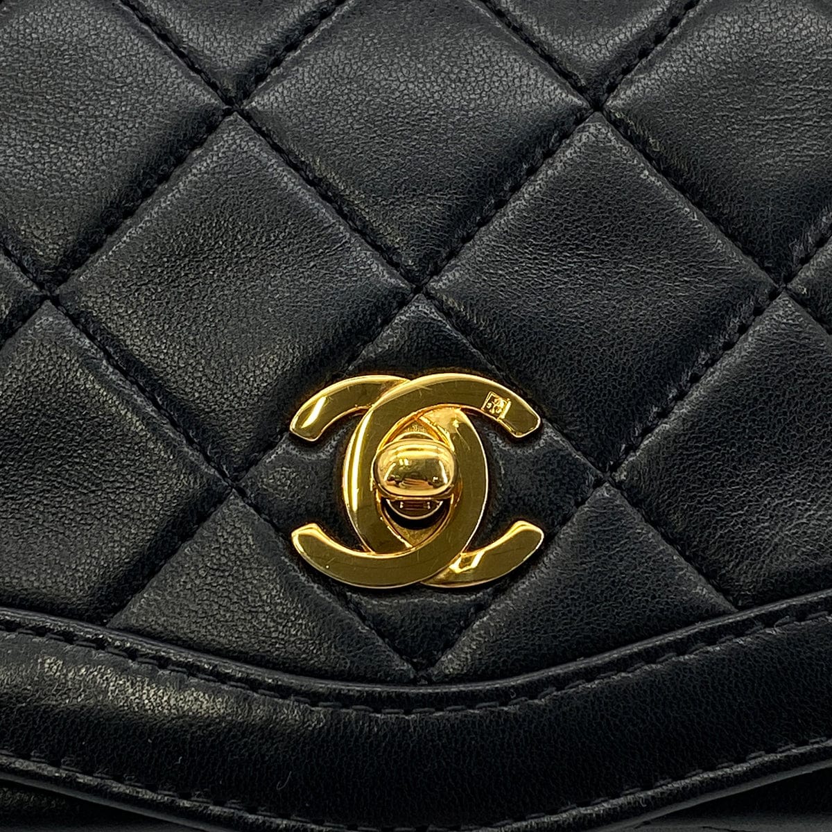 PURPOSE CHANEL VINTAGE MATELASSE BIJOU CHAIN SHOULDER BAG BLACK LAMB SKIN 90288982