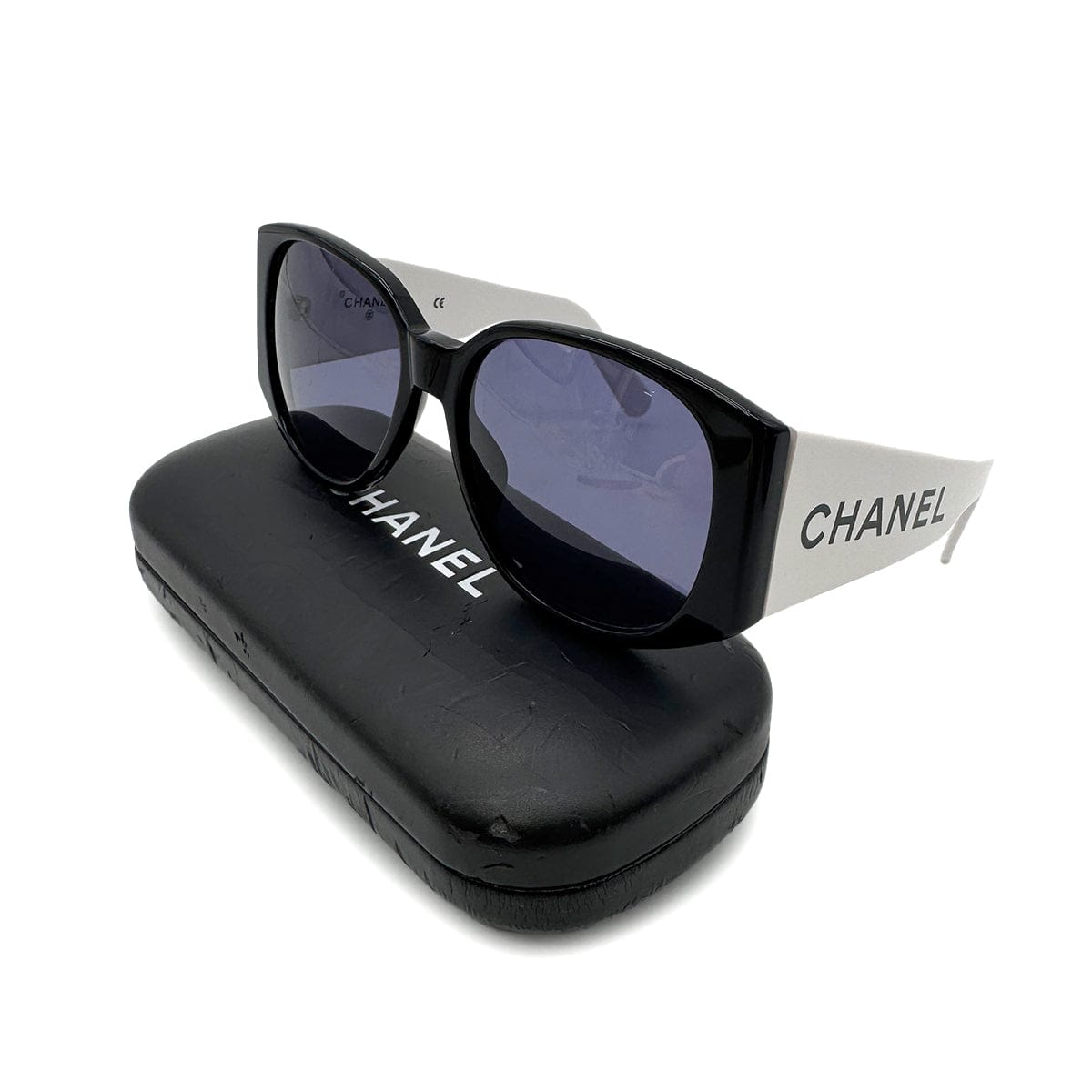 PURPOSE CHANEL VINTAGE SUNGLASSES LOGO WHITE BLACK EYEWEAR 90305133