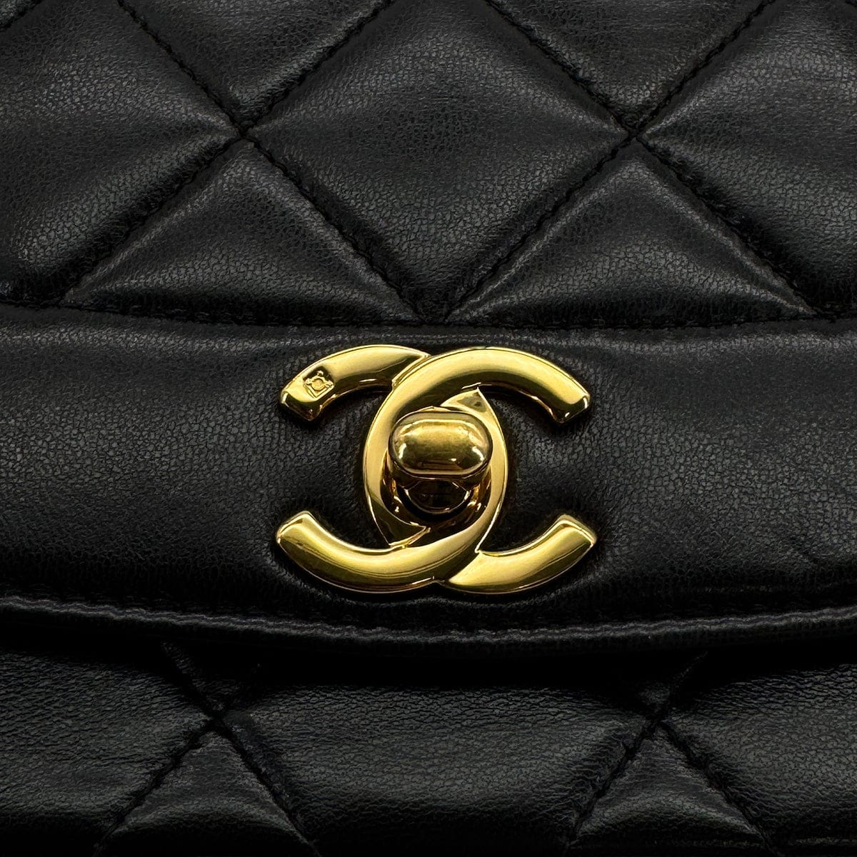 PURPOSE VINTAGE CHANEL DIANA MEDIUM CHAIN SHOULDER BAG BLACK LAMB SKIN GOLD HARDWARE 90322173