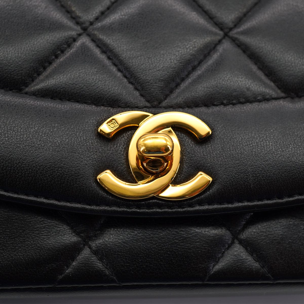 PURPOSE VINTAGE CHANEL DIANA SMALL CHAIN SHOULDER BAG BLACK LAMB SKIN GOLD HARDWARE 90327080