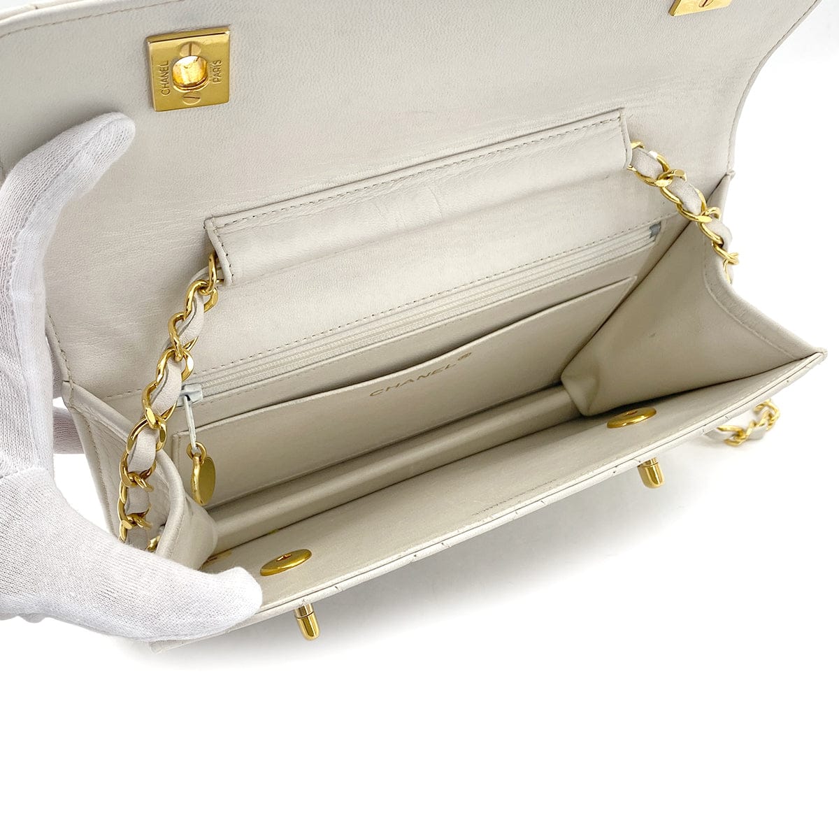 PURPOSE VINTAGE CHANEL DOUBLE TURN LOCK MATELASSE CHAIN SHOULDER HAND BAG WHITE LAMB SKIN GOLD HARDWARE 90325945