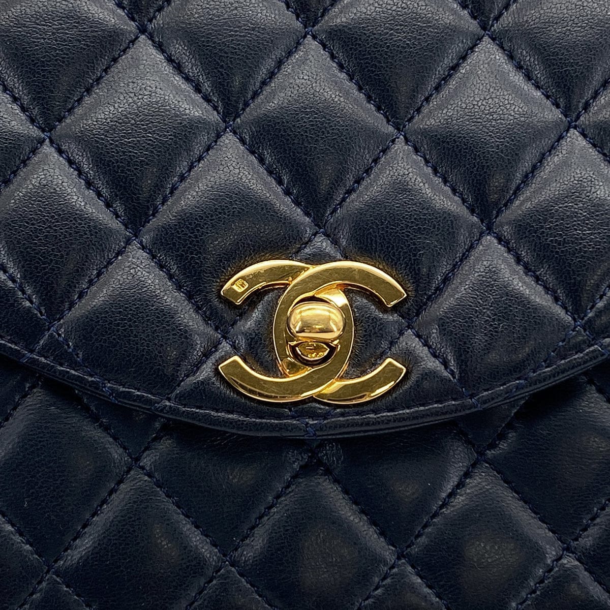 PURPOSE VINTAGE CHANEL HALF MOON CHAIN SHOULDER BAG NAVY LAMB SKIN GOLD HARDWARE 90318630