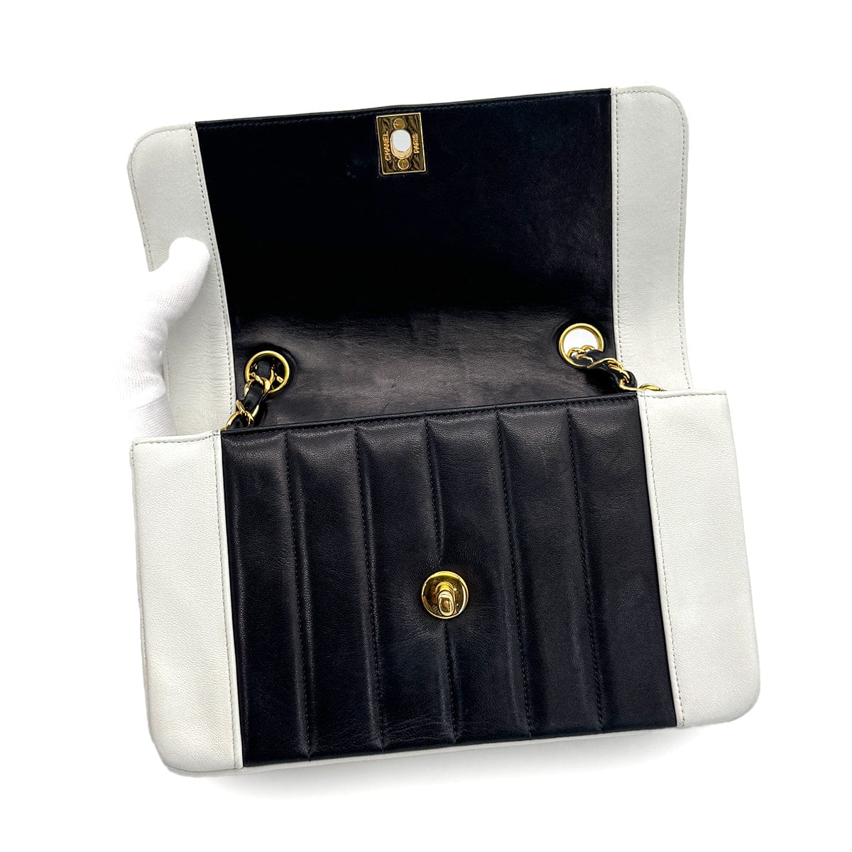 PURPOSE VINTAGE CHANEL MADEMOISELLE CHAIN SHOULDER BAG NAVY WHITE LAMB SKIN GOLD HARDWARE 90322940