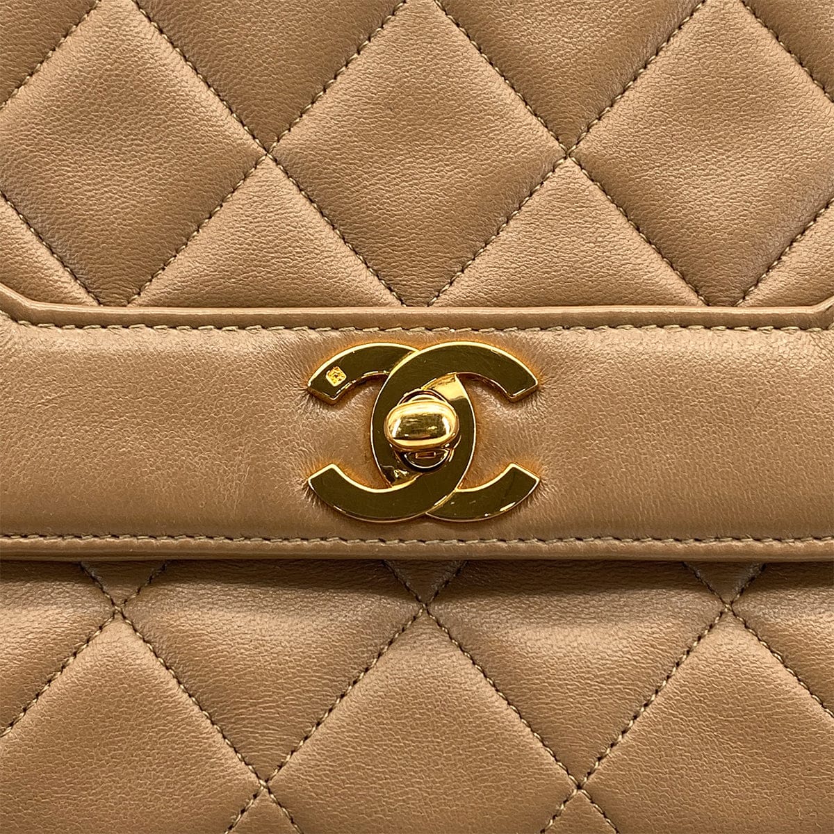 PURPOSE VINTAGE CHANEL MATELASSE CHAIN SHOULDER BAG BROWN LAMB SKIN GOLD HARDWARE 90324754