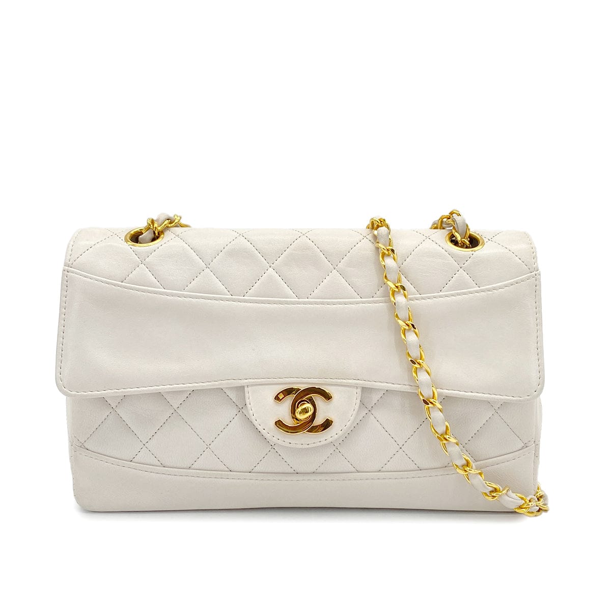 PURPOSE VINTAGE CHANEL MATELASSE CHAIN SHOULDER BAG WHITE LAMB SKIN GOLD HARDWARE 90324753