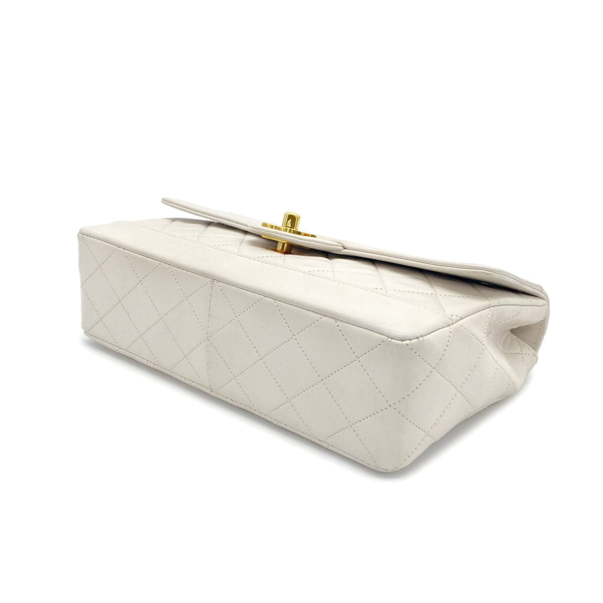 PURPOSE VINTAGE CHANEL MATELASSE CHAIN SHOULDER BAG WHITE LAMB SKIN GOLD HARDWARE 90324753