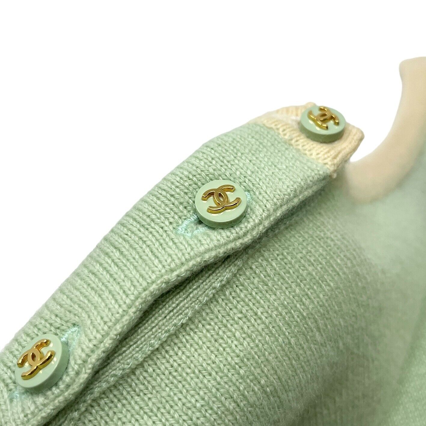 CHANEL Vintage 96C CC Logo Knit Top #40 Light Green Gold Button Cashmere