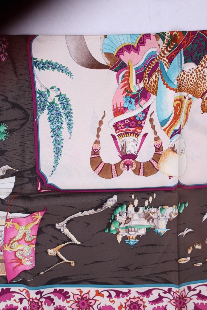 Salvatore Ferragamo Salvatore Ferragamo Silk Print Scarf Multicoloured