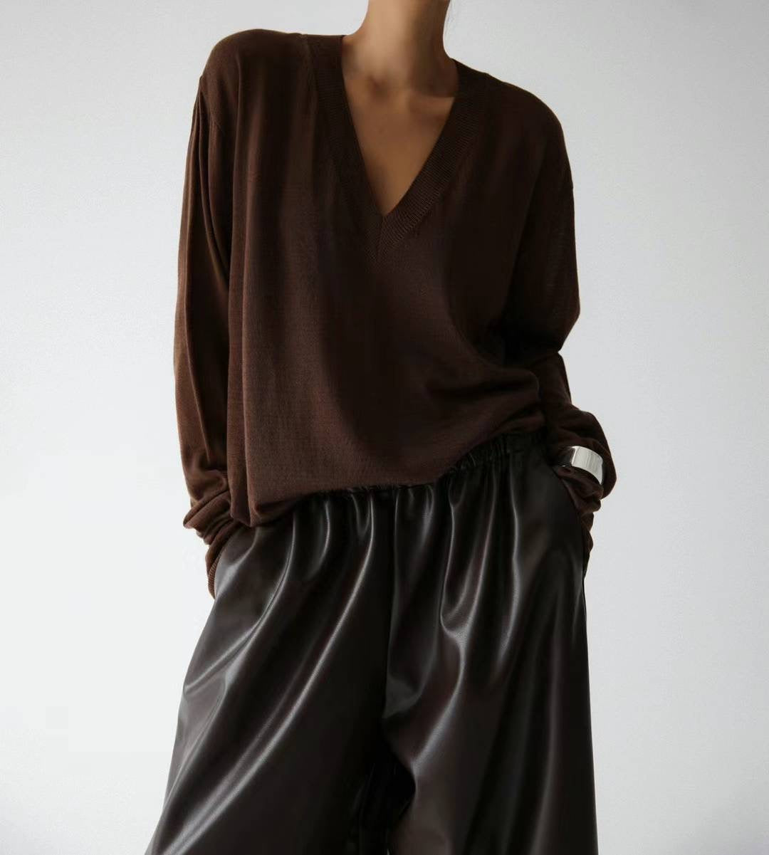 SEOUL COLLECTION LONG SLEEVE  V-NECK KNITWEAR