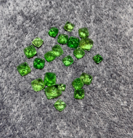 Tsavorite Garnet Sugarloaf Cabs (price per 1 stone) DXBCS3606