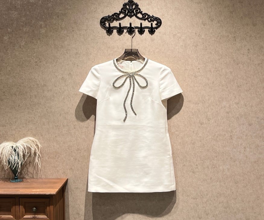 Valentino Valentino off-white rhinestone bow dress / size 38 / 99% new / retail price 39,000 / 42,246 SYCF42246