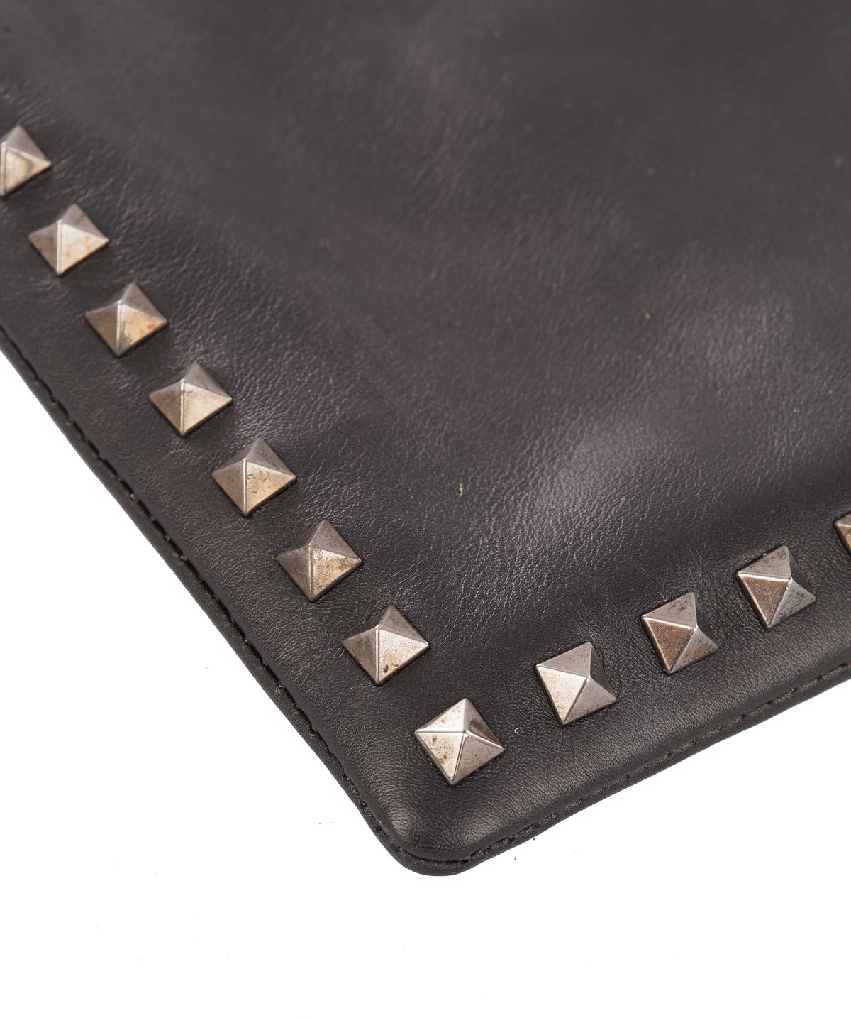 Valentino Garavani Valentino Garavani Rockstud Leather Pouch Clutch ALC4349
