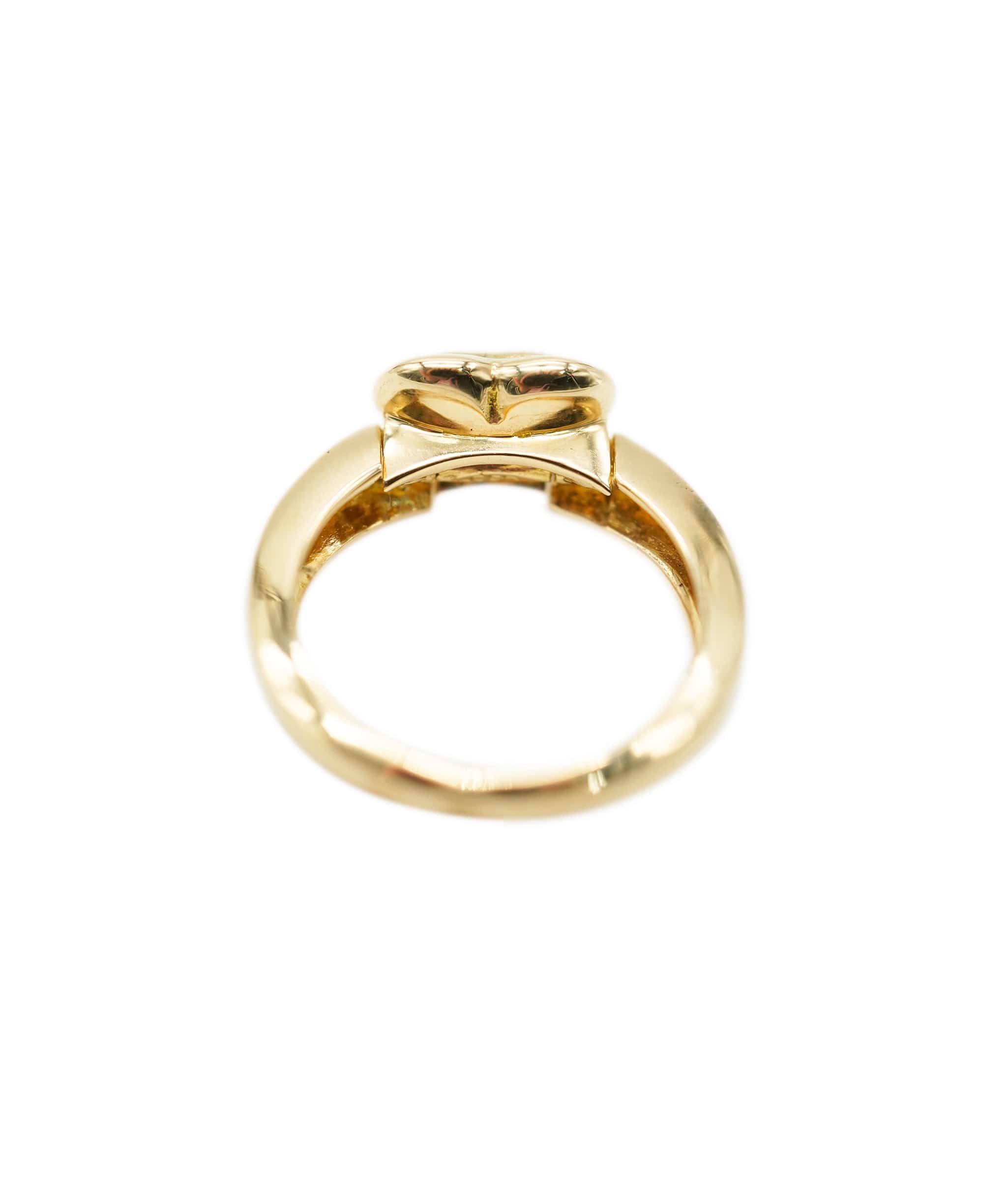 Van Cleef & Arpels Van Cleef & Arpels 18k Yellow Gold Heart Dome Ring And Pendant ASL10286