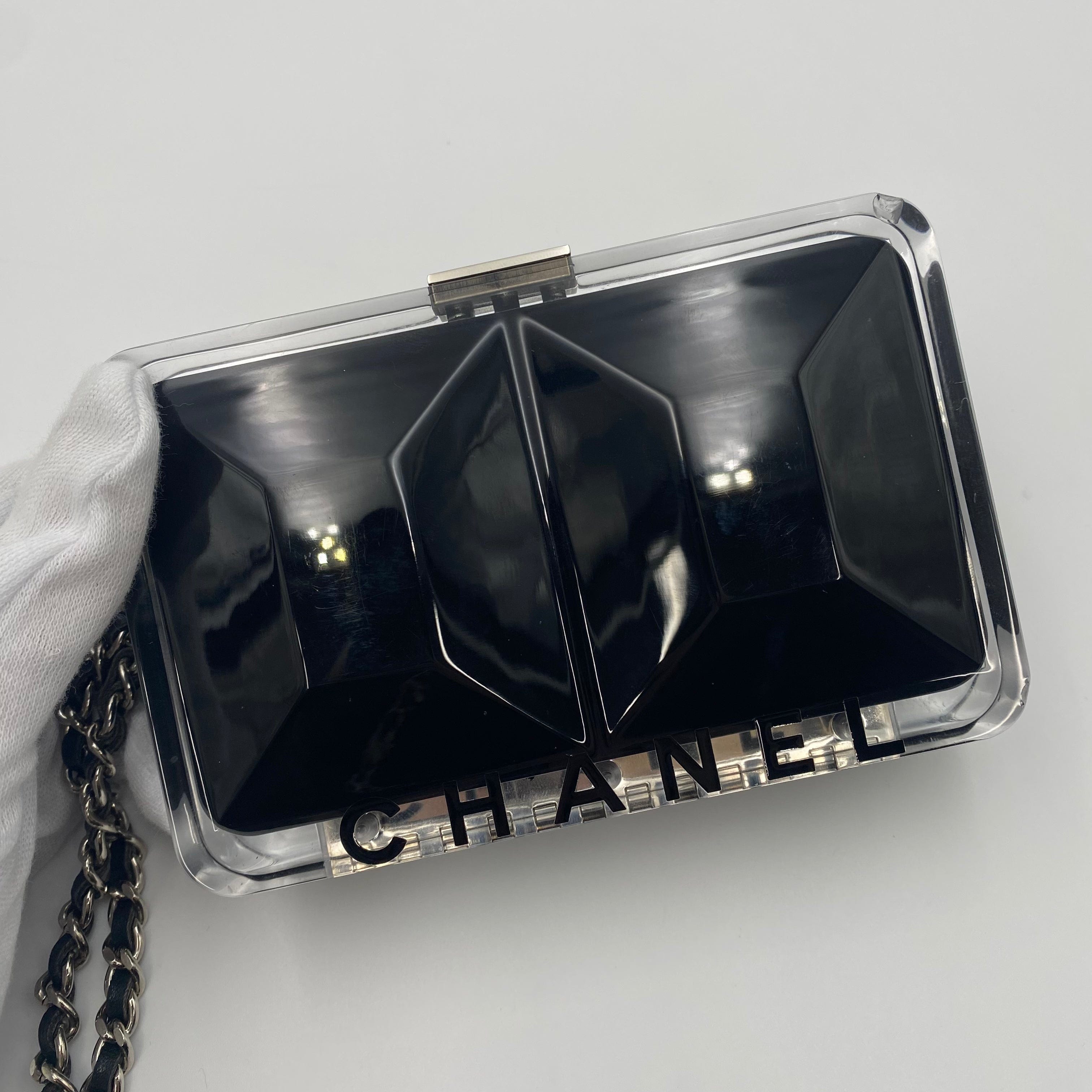 VINTAGE LOVER PURPOSE CHANEL VINTAGE MINI CLUTCH BAG CLEAR BLACK ACRYLIC 90205790