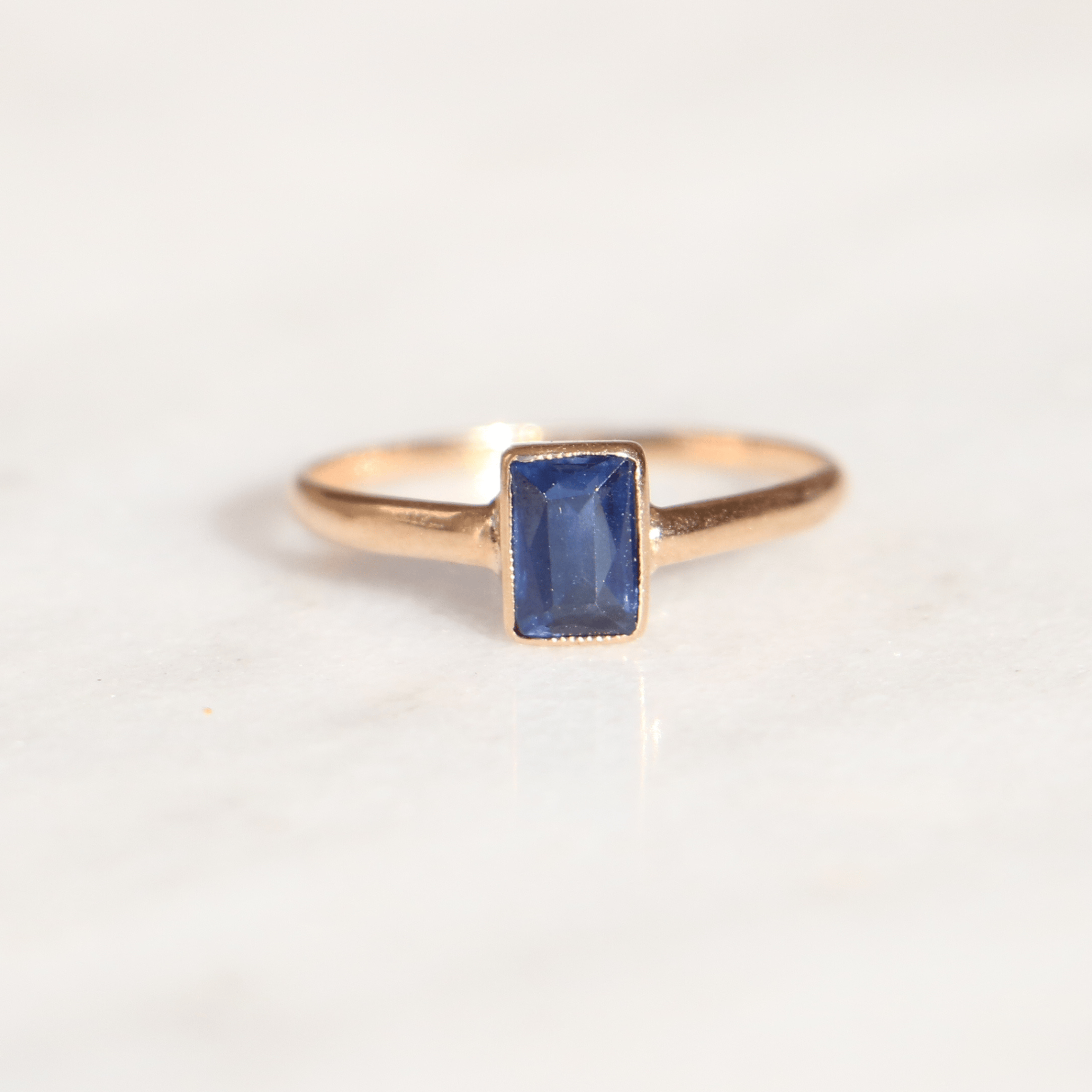 WillowFineJewellery 9ct Gold Vintage Emerald Cut Sapphire Ring