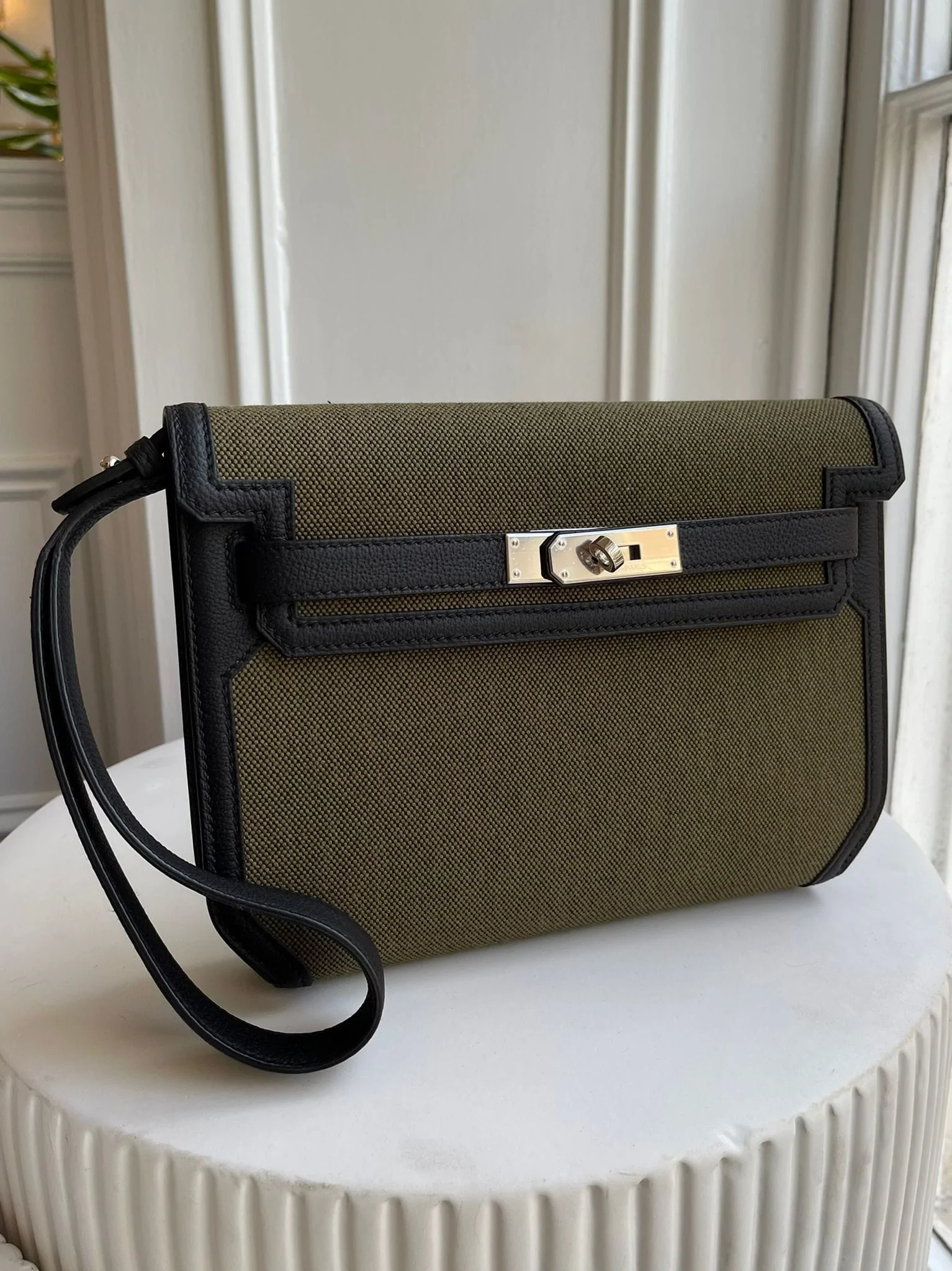 HERMÈS DEPECHES 25CM VERT MILITAIRE & BLACK Toile & Togo Leather with Palladium Hardware