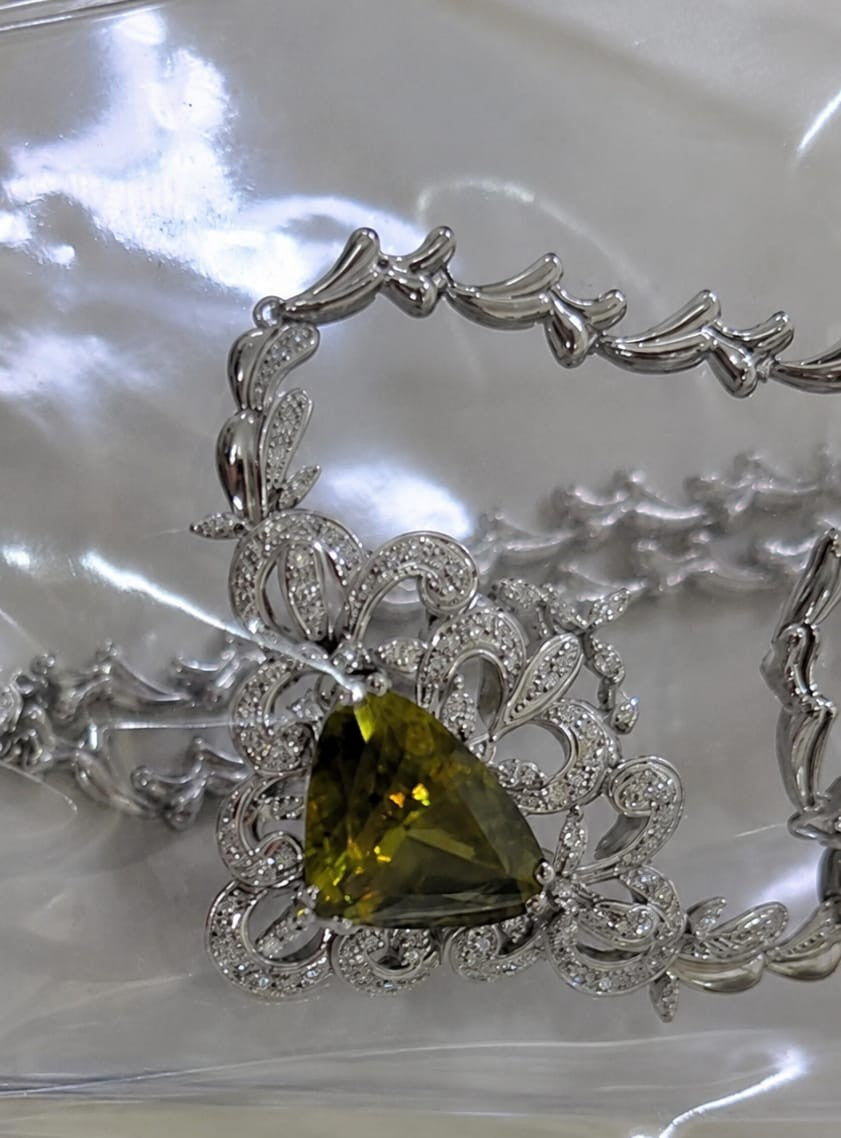 Sphene Necklace 17.14ct + D1.95ct in Pt900/Pt850 (XX3608-1) JJC1439